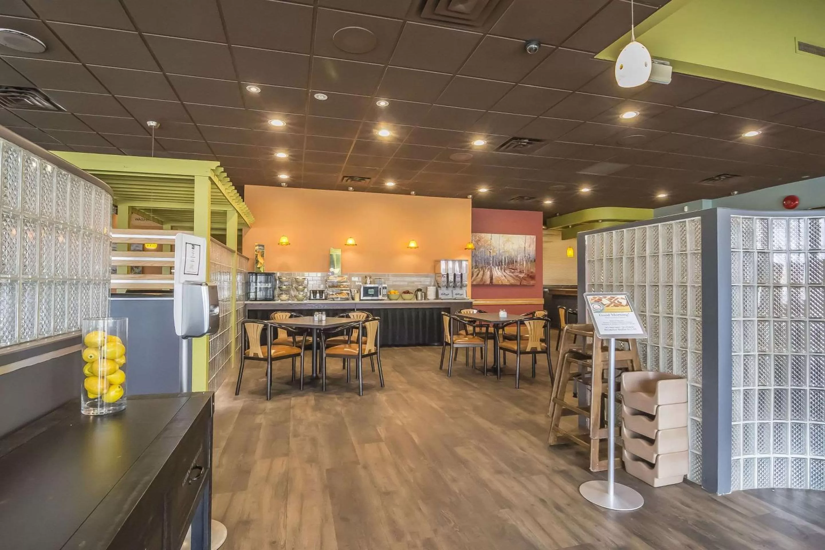 Restaurant/places to eat in Quality Inn West Edmonton