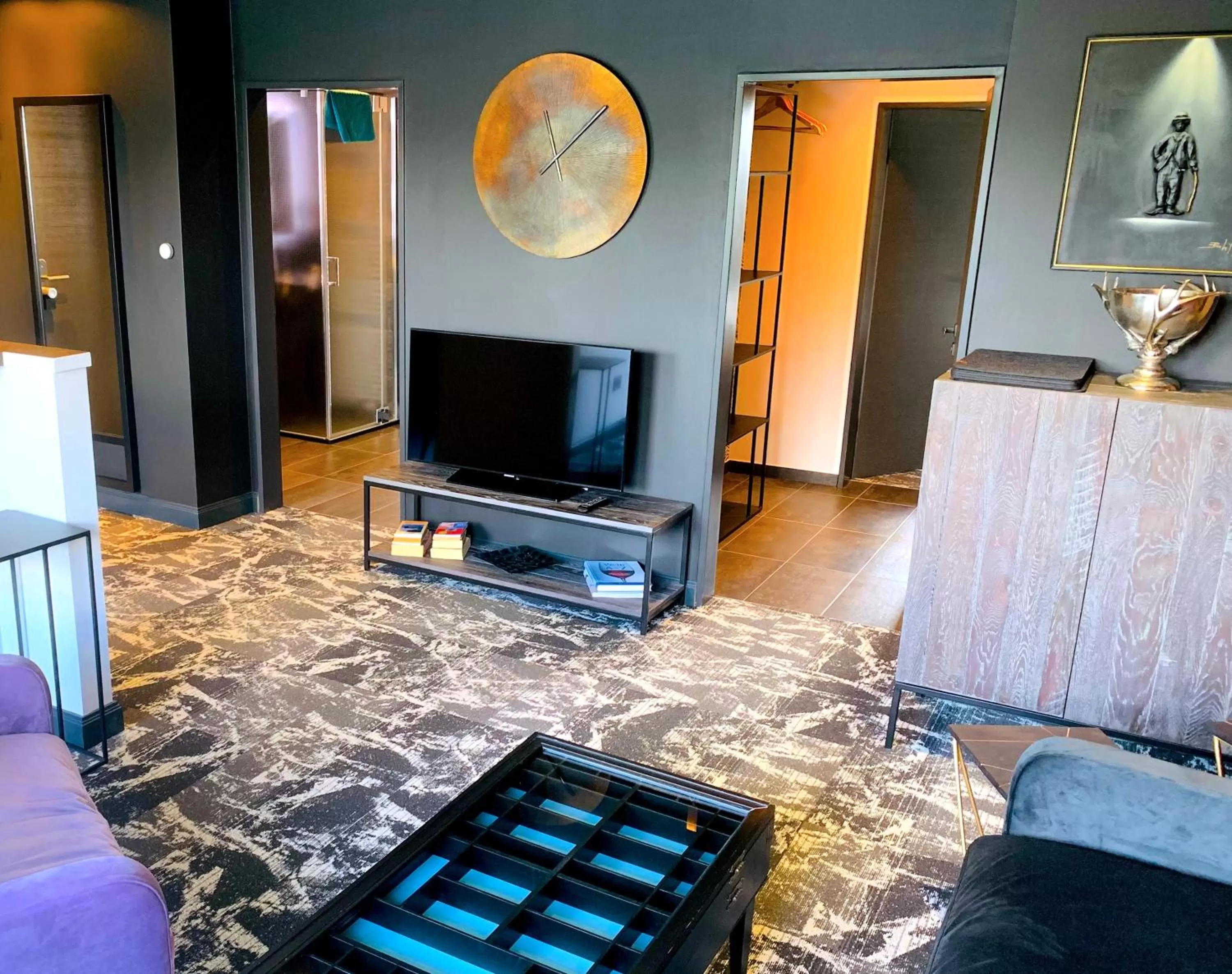 TV/Entertainment Center in BESOTEL Mettmann