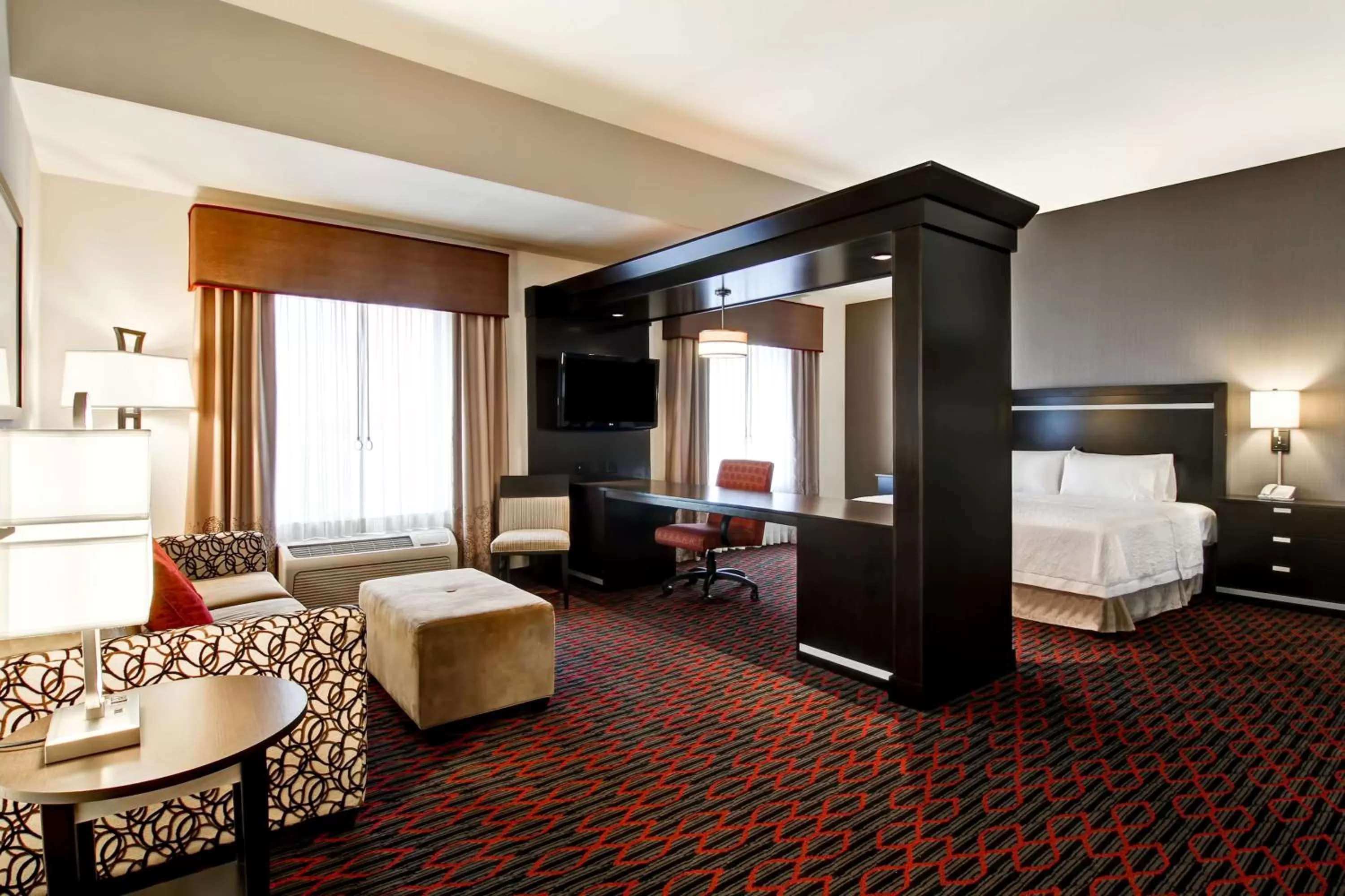 Bed in Hampton Inn & Suites Red Deer
