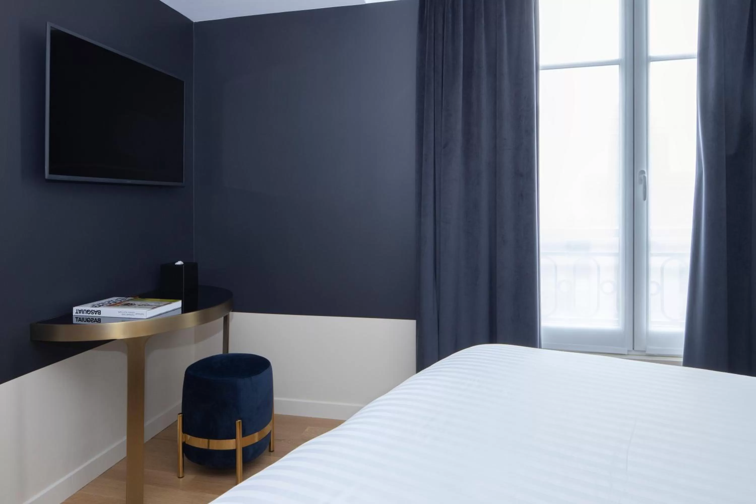 Bedroom, Bed in Hôtel Parisianer