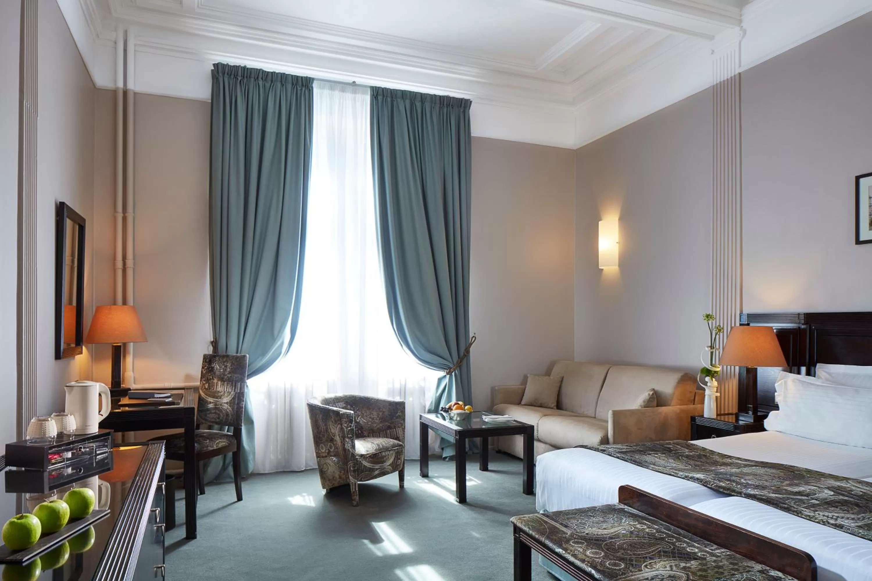 Seating area, Bed in Hôtel Régent Contades