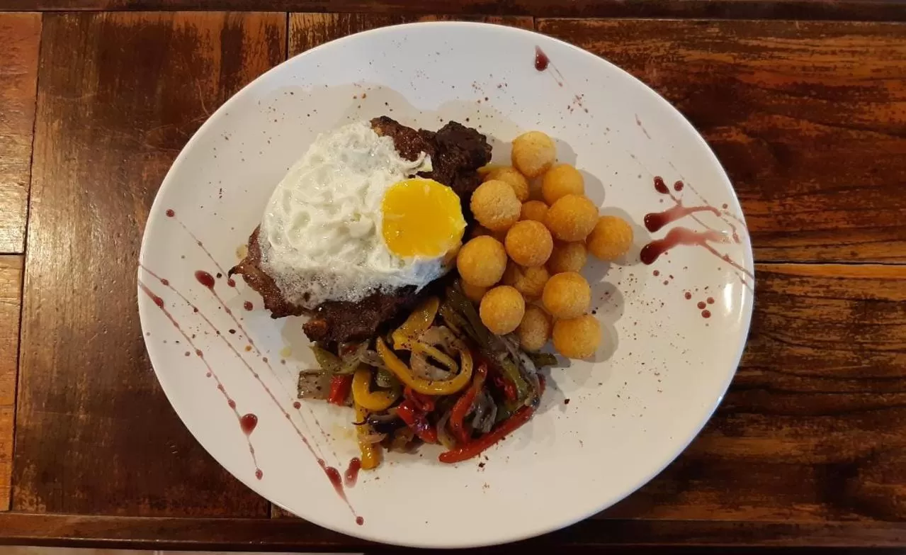 Restaurant/places to eat, Food in Hotel Mora