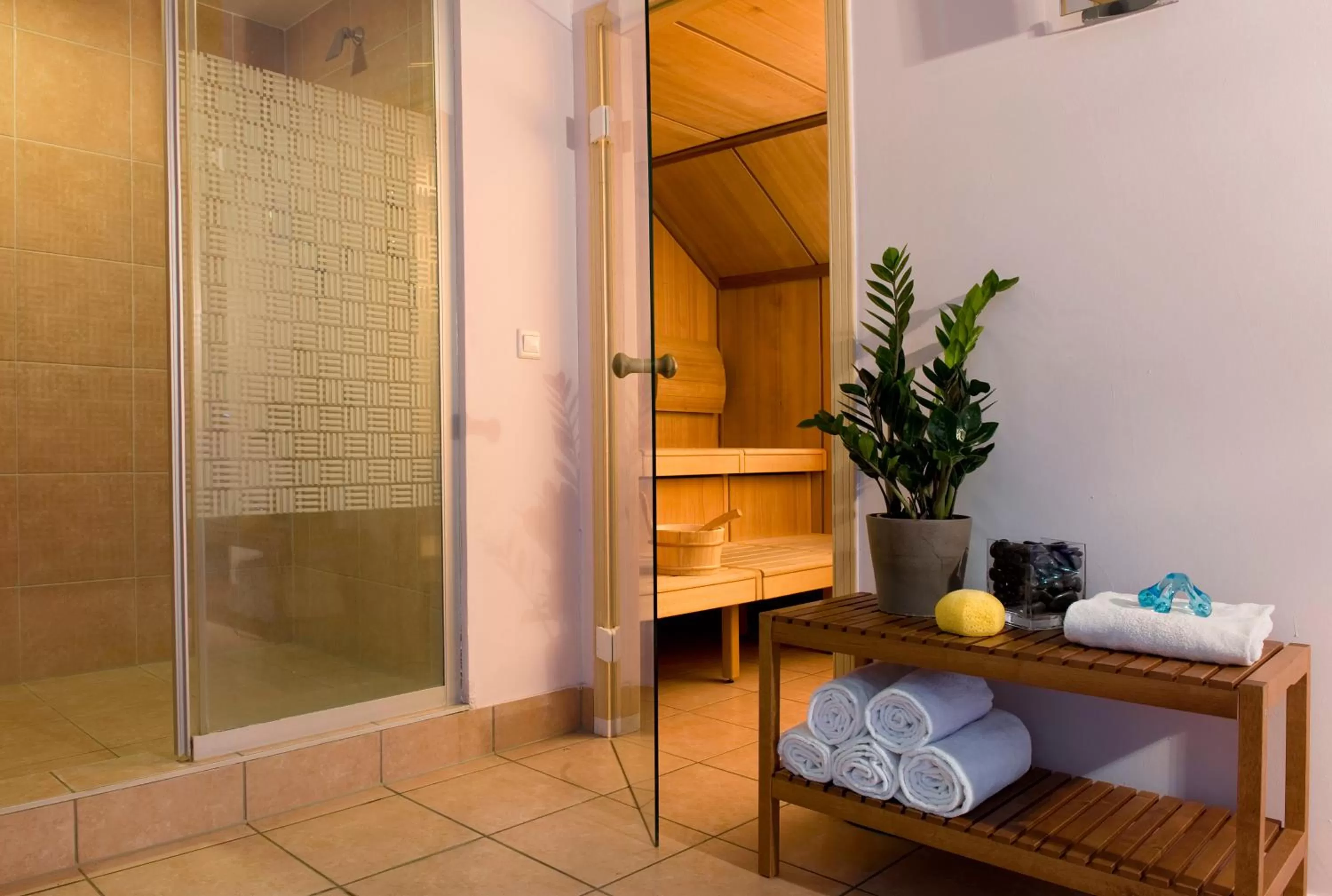 Spa and wellness centre/facilities in SORAT Insel-Hotel Regensburg