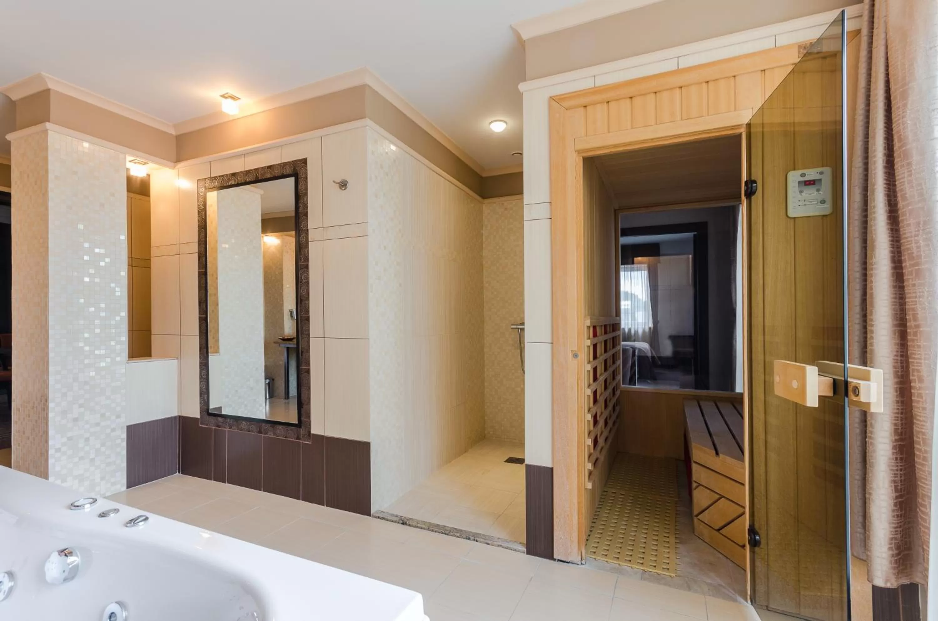 Bathroom, Bed in Hunguest Hotel Apollo