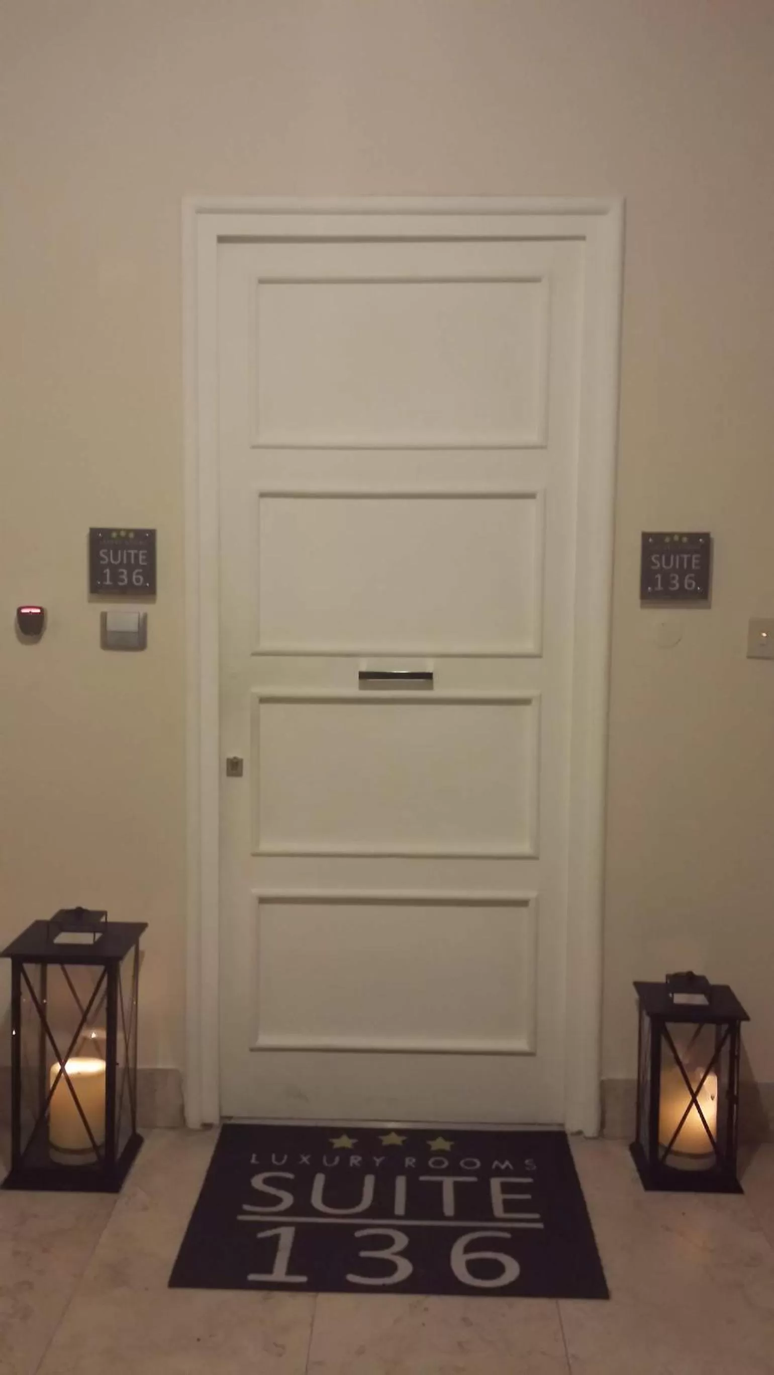 Facade/entrance in Suite 136