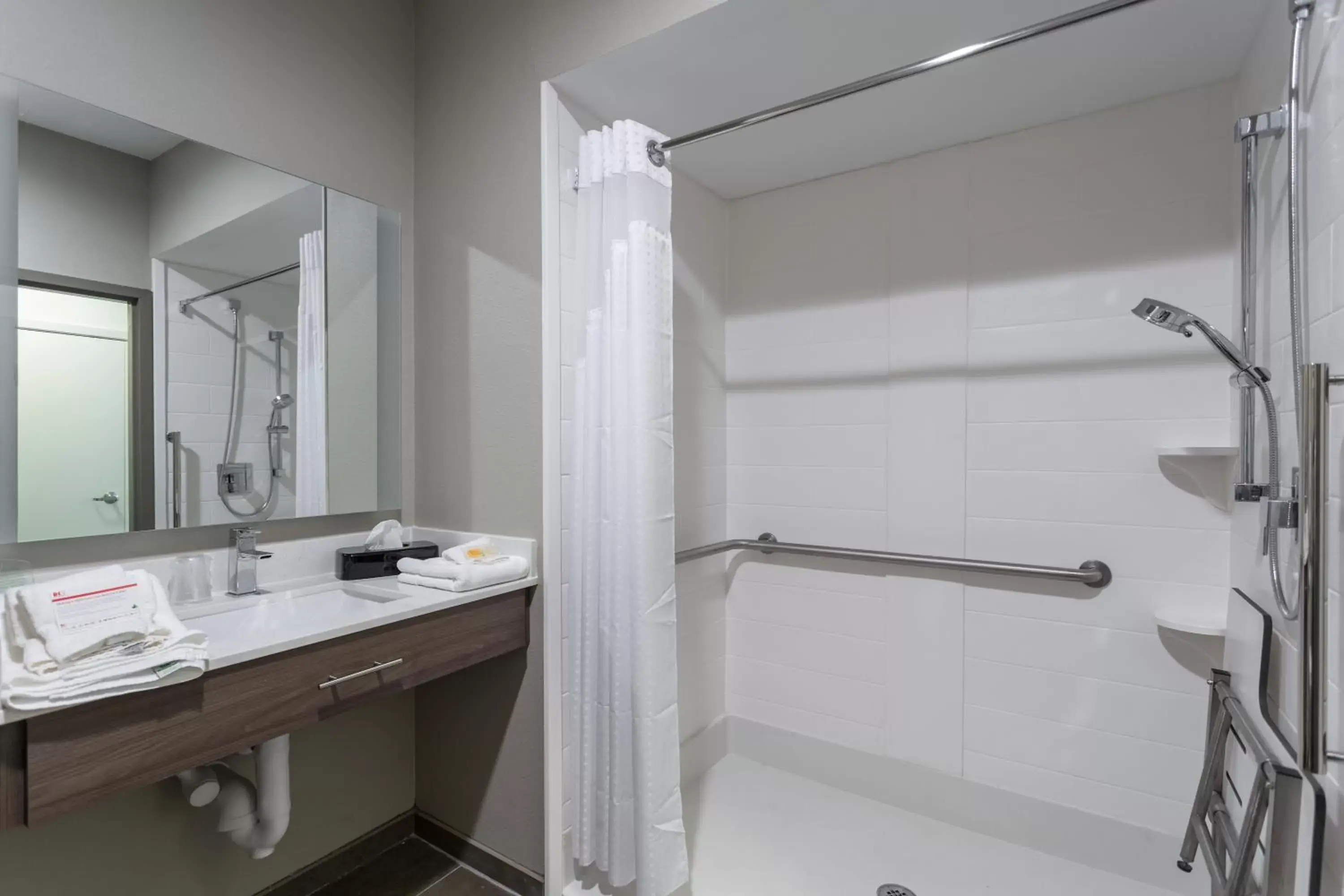 King Deluxe Room with Roll-in Shower - Hearing Accessible/Non-Smoking in Holiday Inn San Marcos Convention Center, an IHG Hotel King Deluxe Room with Roll-in Shower - Hearing Accessible/Non-Smoking in Holiday Inn San Marcos Convention Center, an IHG Hotel