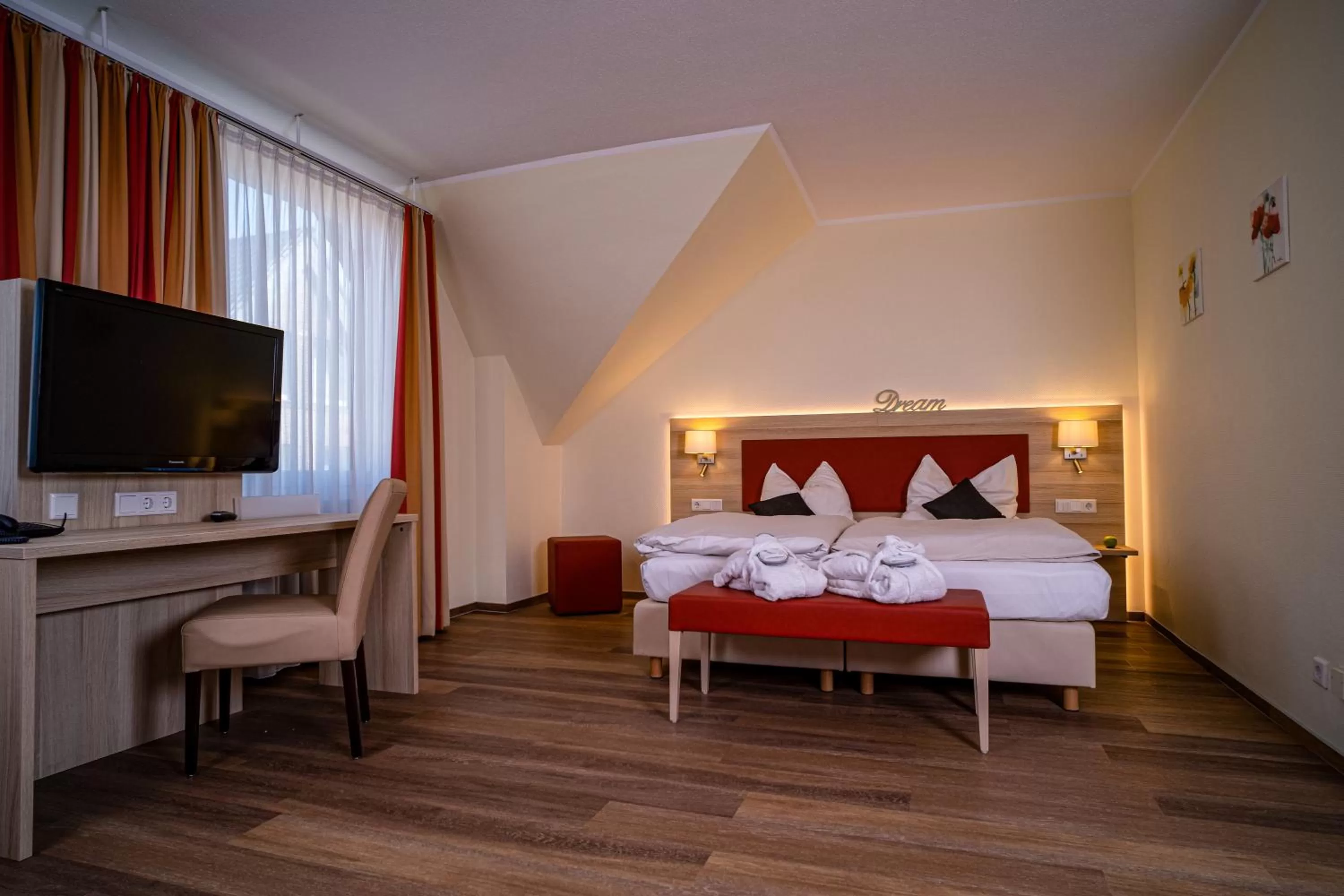 Photo of the whole room, Bed in Hotel am Stadtpark