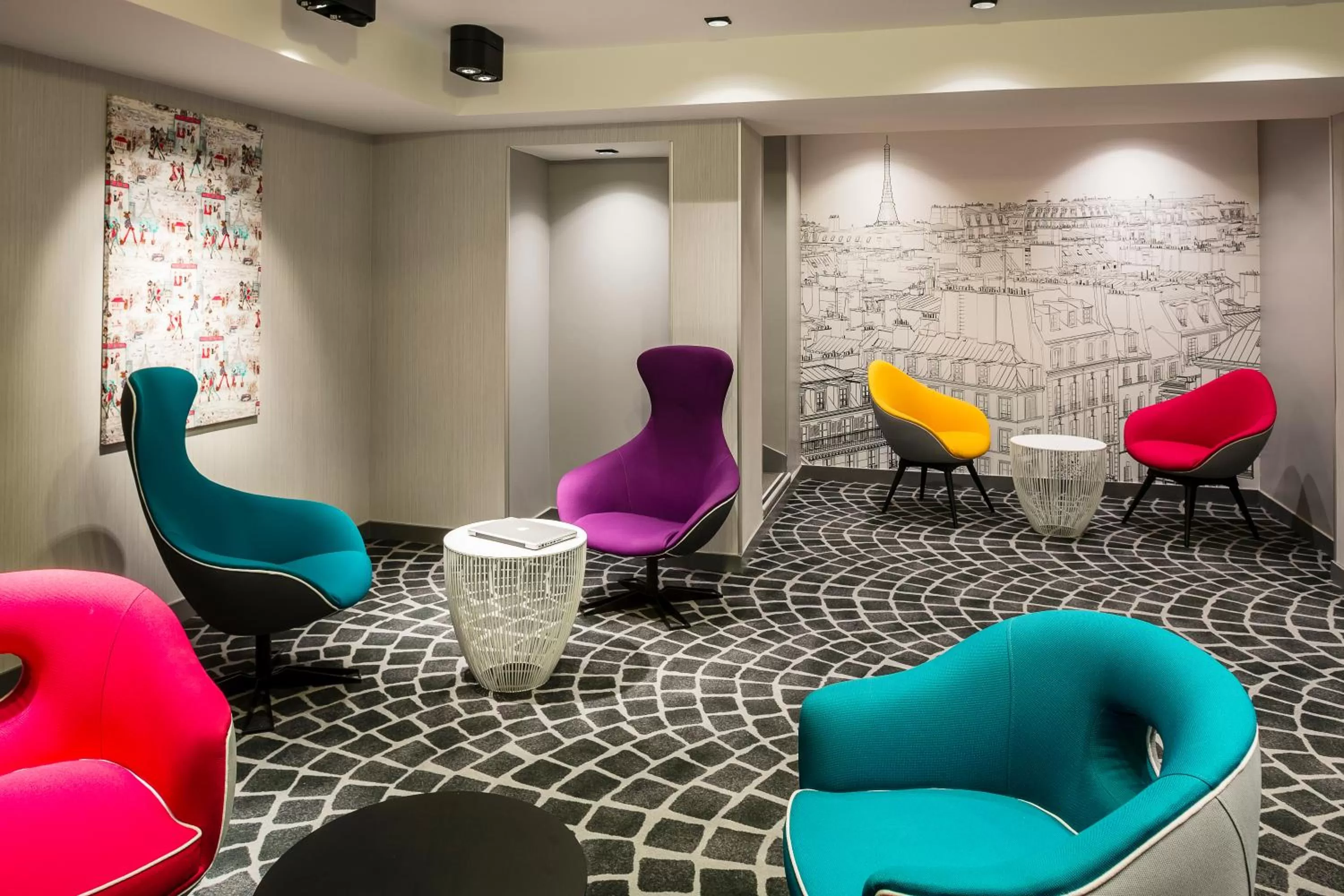 Lounge or bar in Hôtel Paris Vaugirard