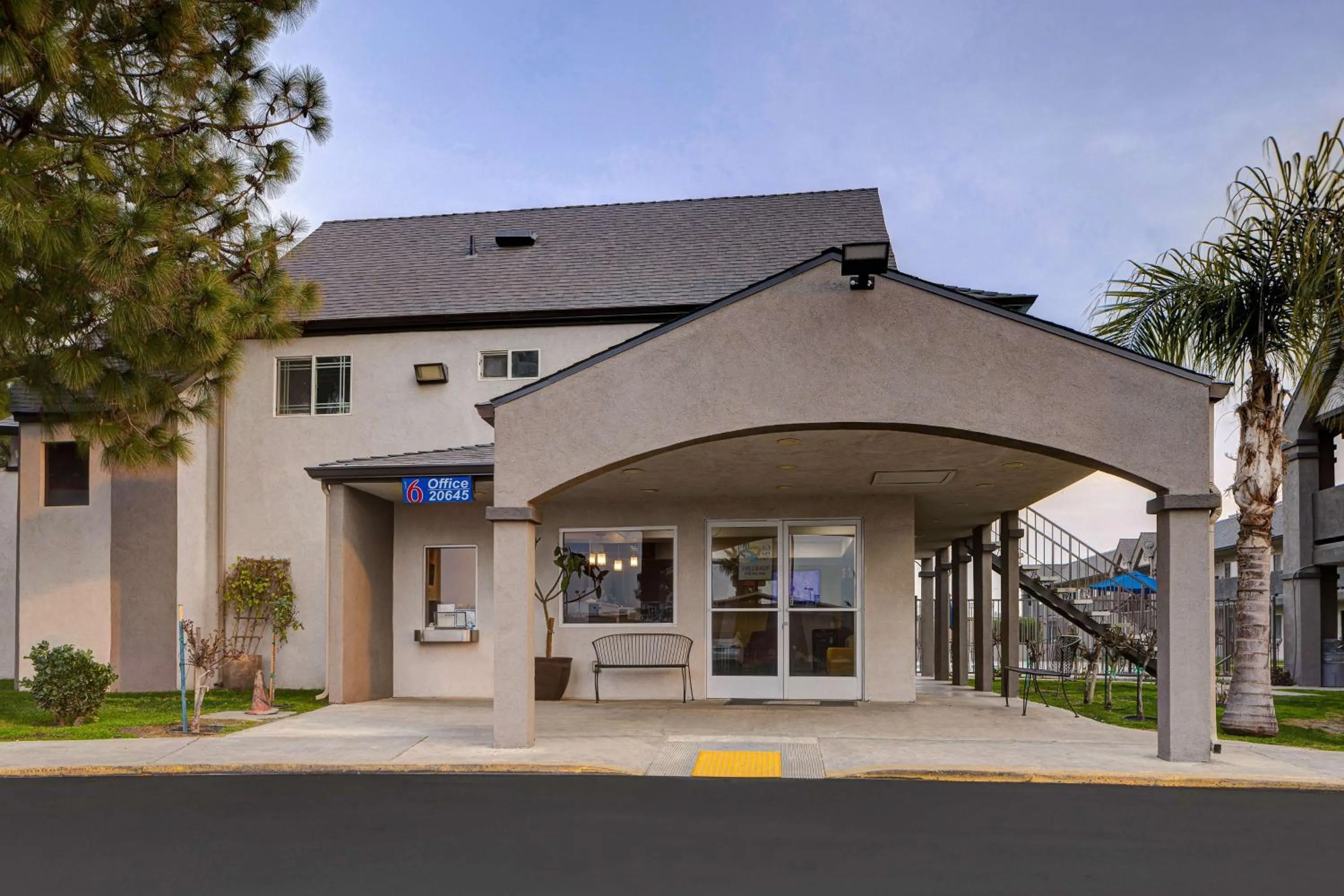 Property building in Motel 6-Buttonwillow, CA Central