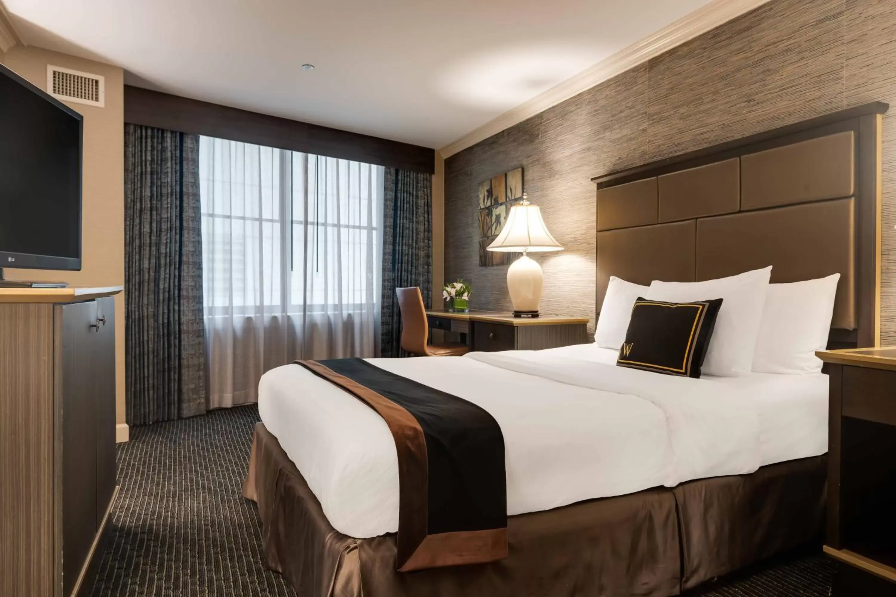 Queen Room in The Whitehall Hotel - BW Premier Collection Queen Room in The Whitehall Hotel - BW Premier Collection