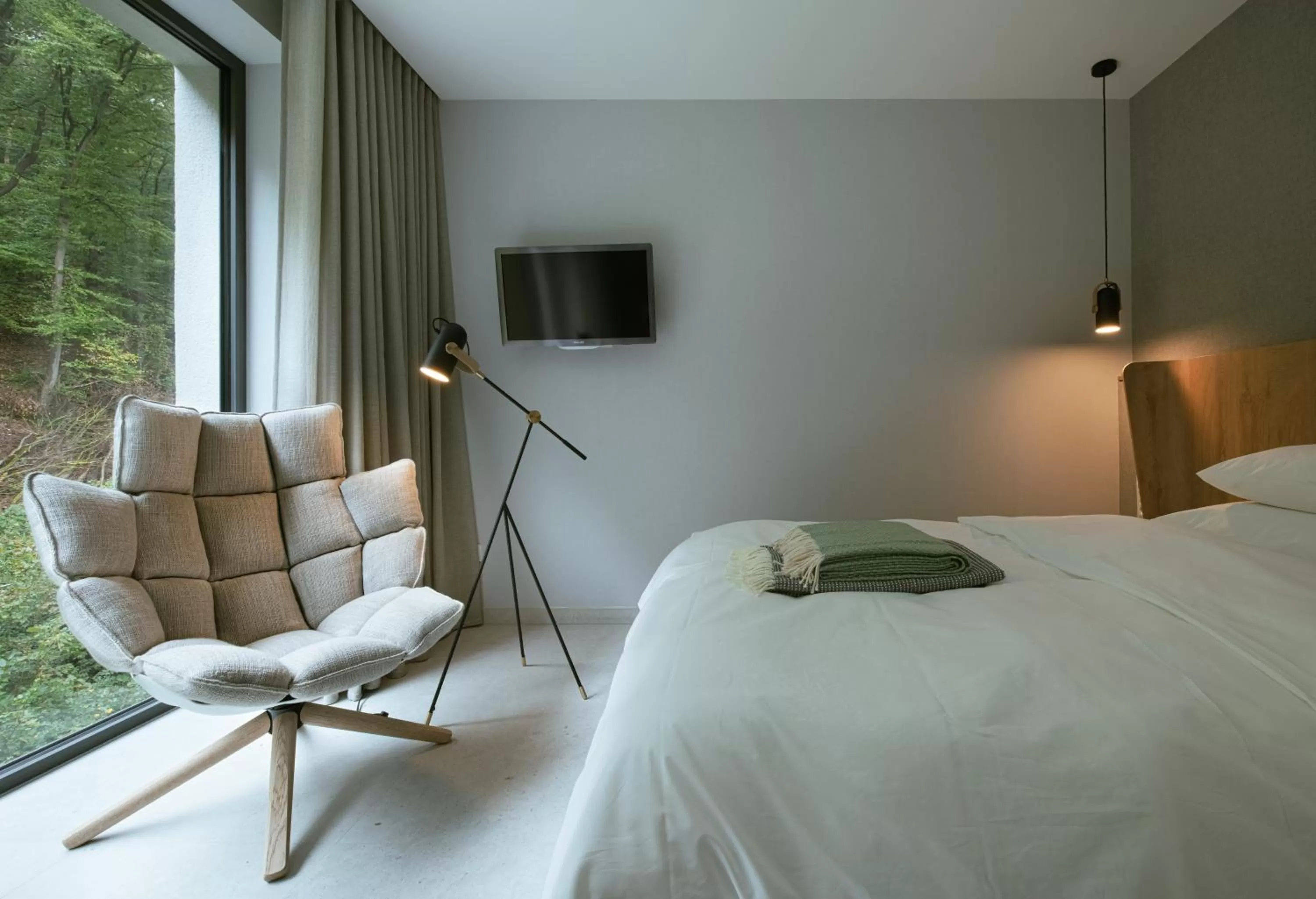 Photo of the whole room, Bed in Hotel VierJahreszeiten am Seilersee