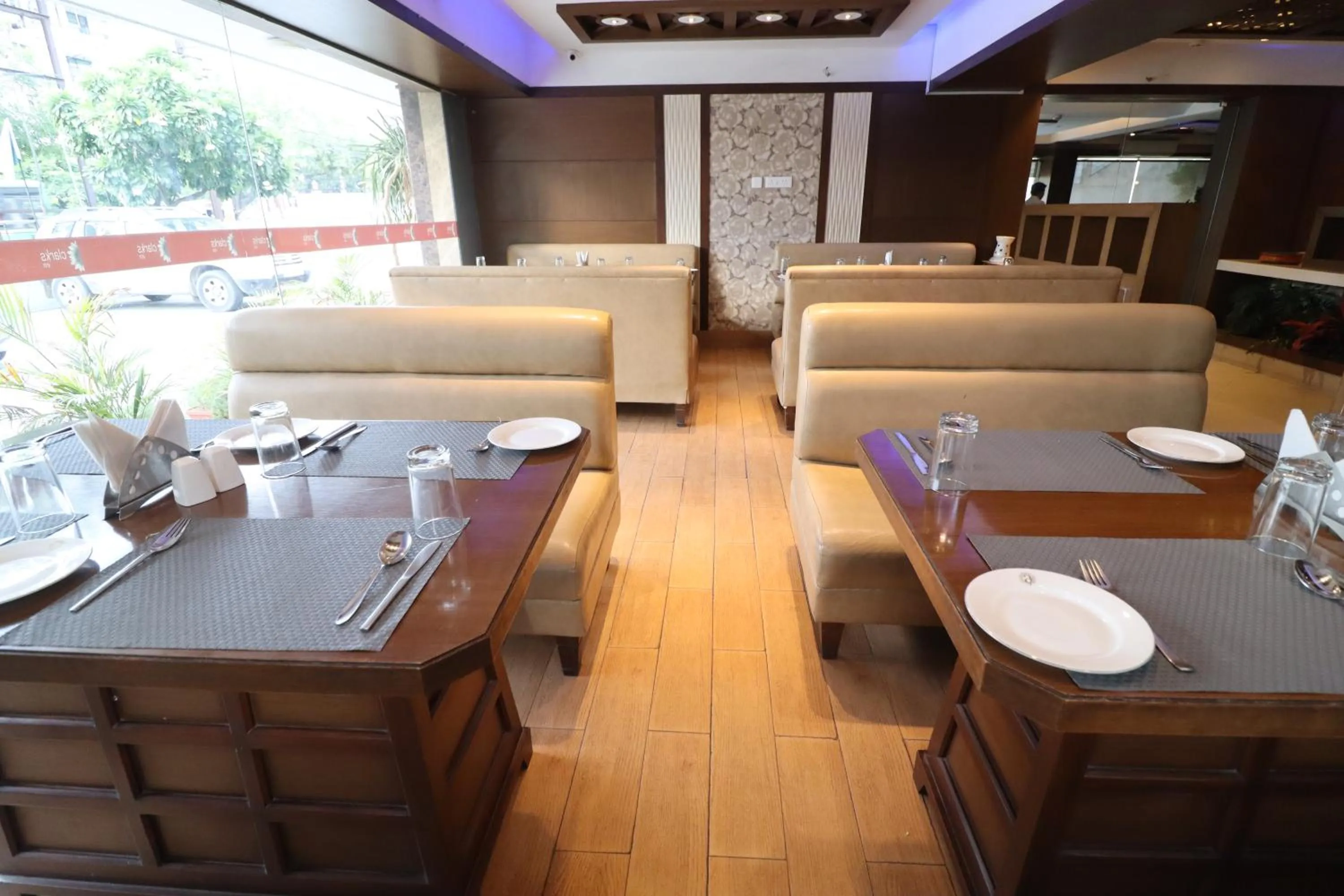 Restaurant/Places to Eat in Hotel Clarks Inn Jaipur, Banipark