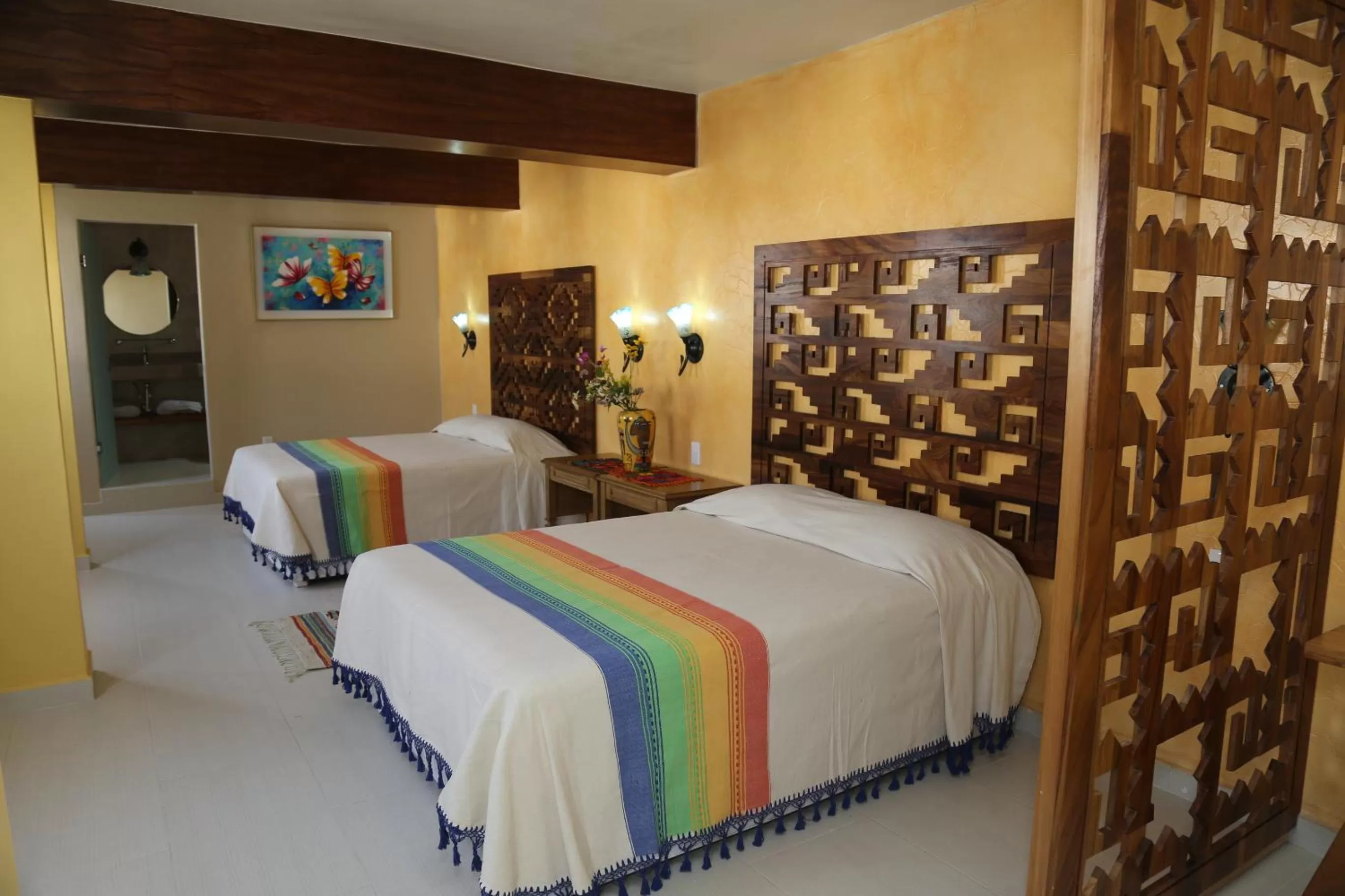 Photo of the whole room, Bed in Suites Cárdon