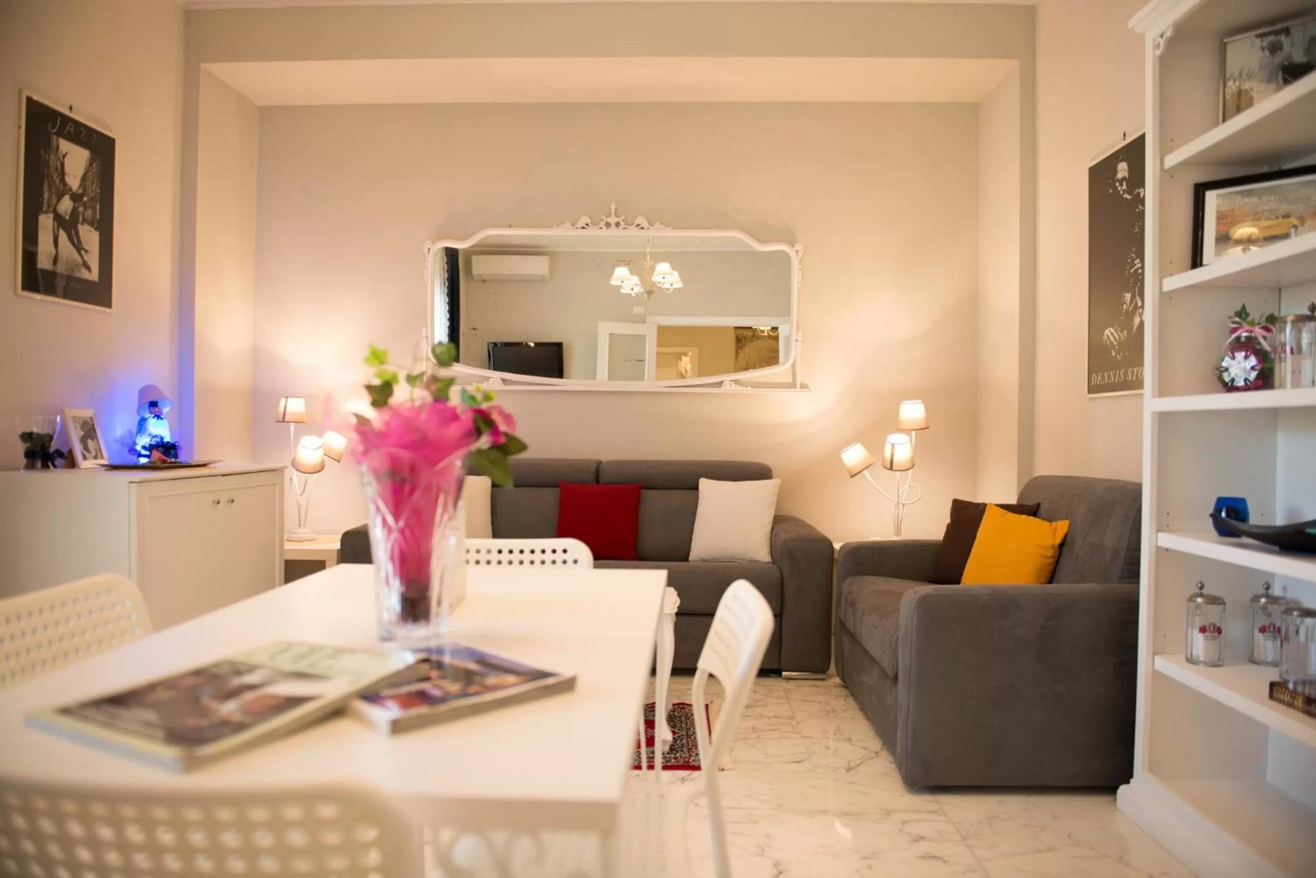 Communal lounge/ TV room in Authentic Sweet Home