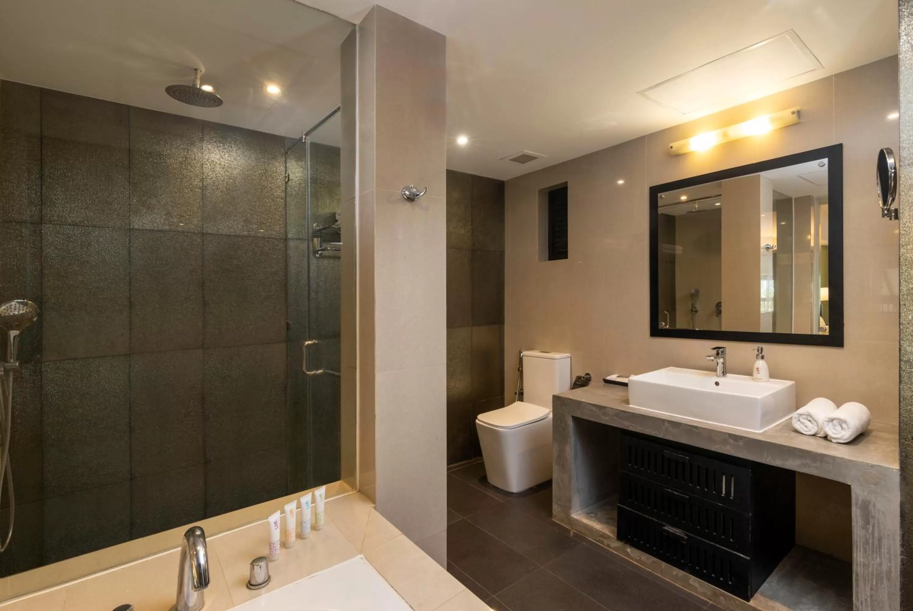 Shower in Thaala Bentota