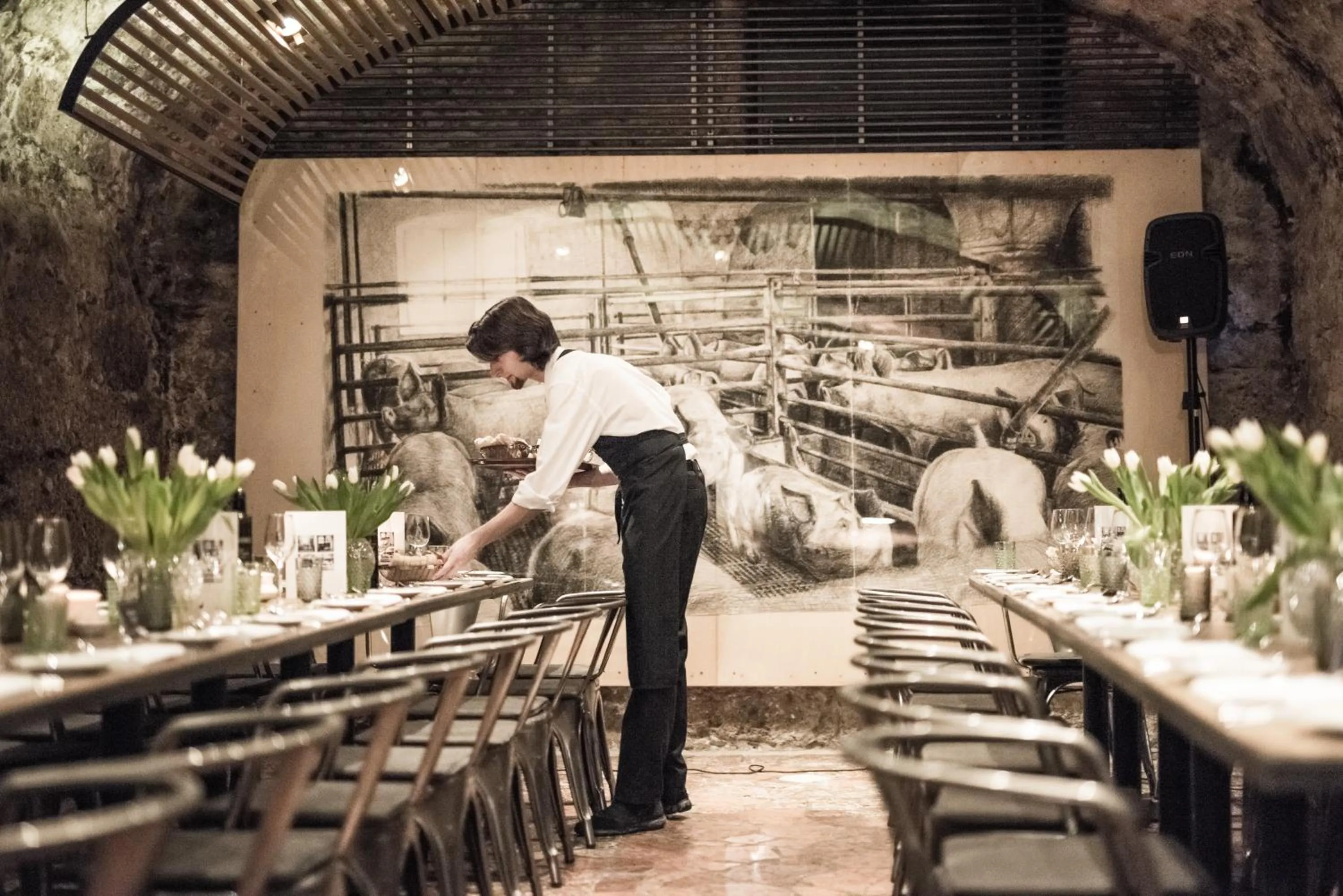 Restaurant/places to eat in artHotel Blaue Gans