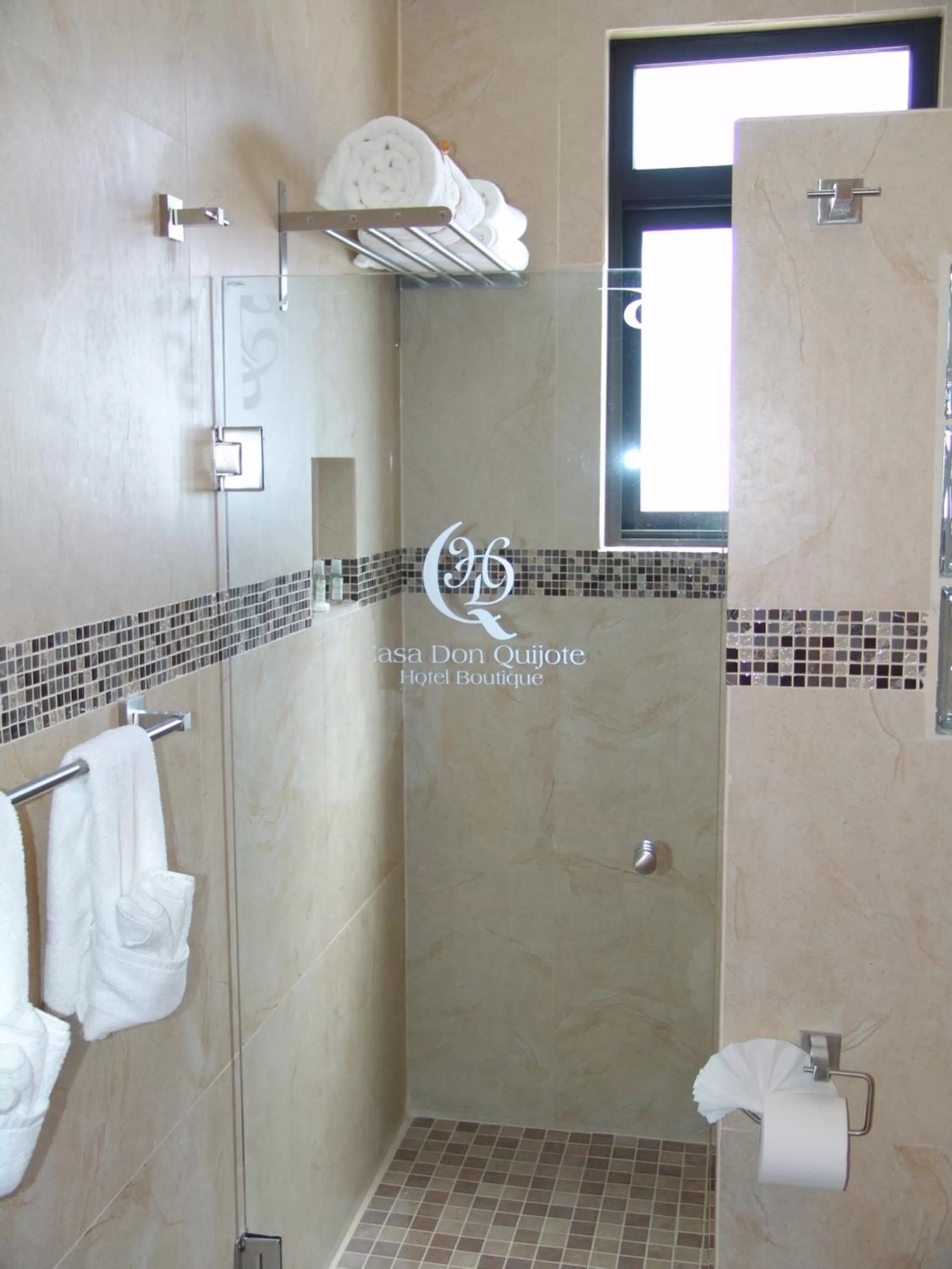 Shower in Hotel Casa Don Quijote