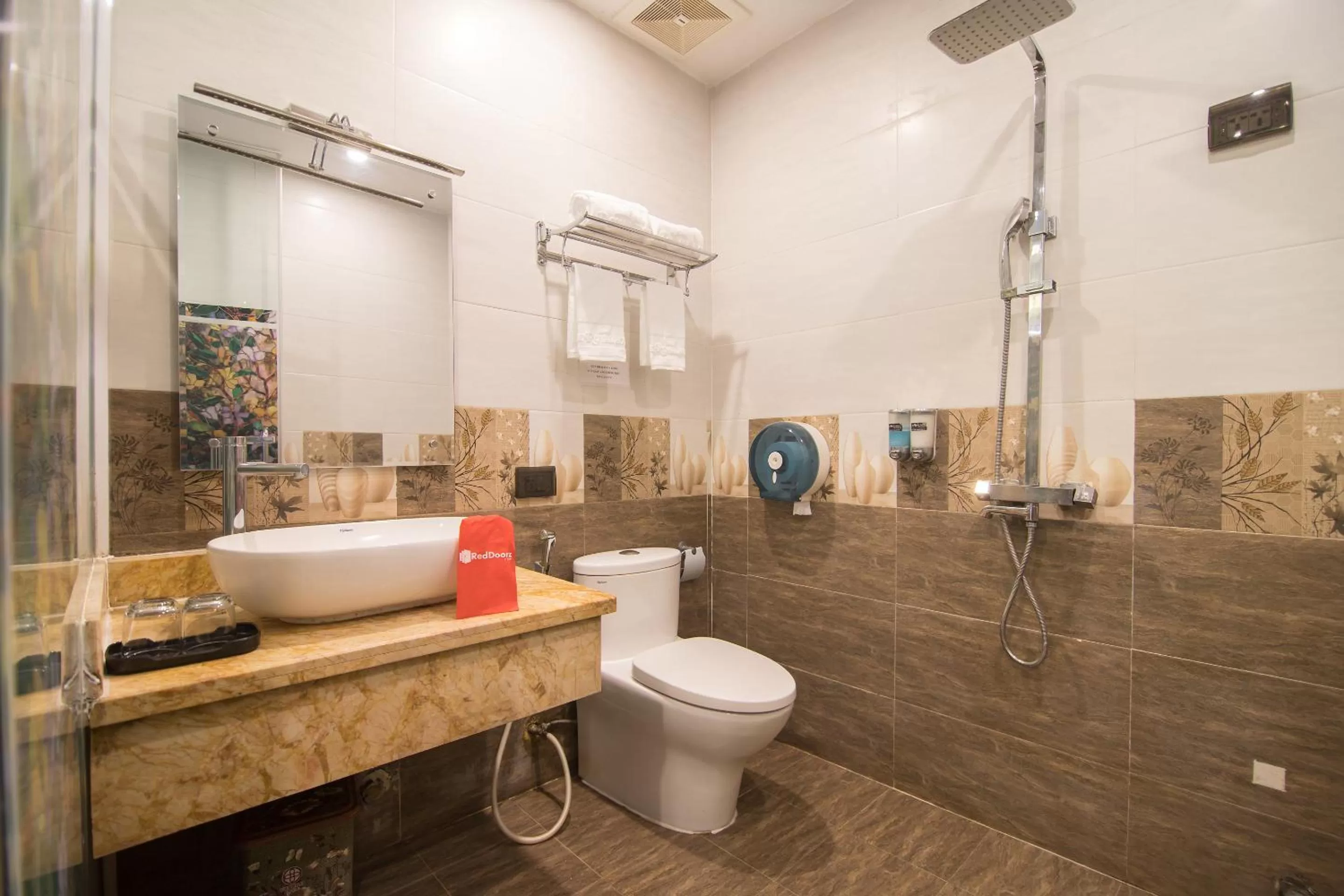 Bathroom in The Royal Hotel Near West Lake