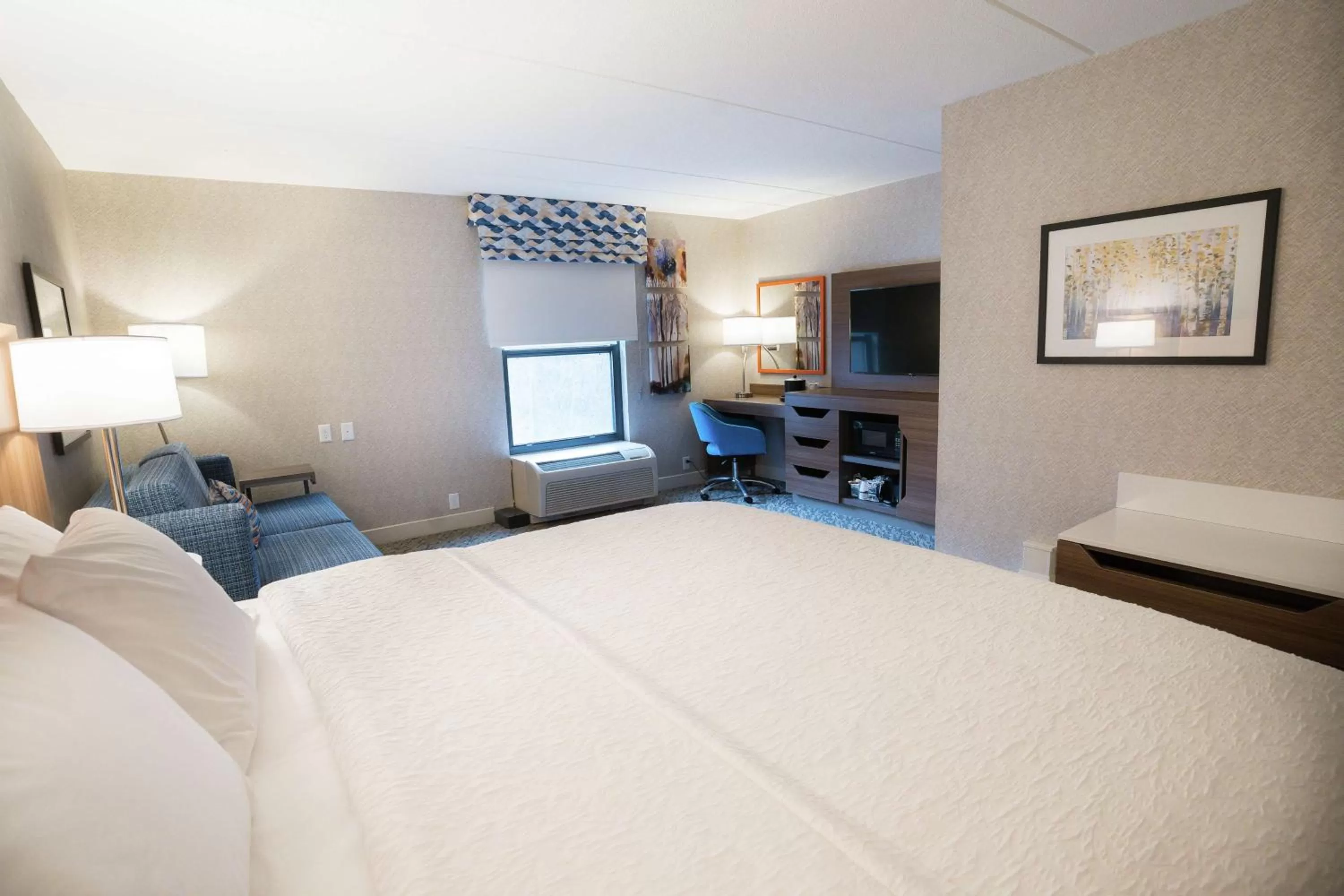 Bedroom, Bed in Hampton Inn Clarks Summit
