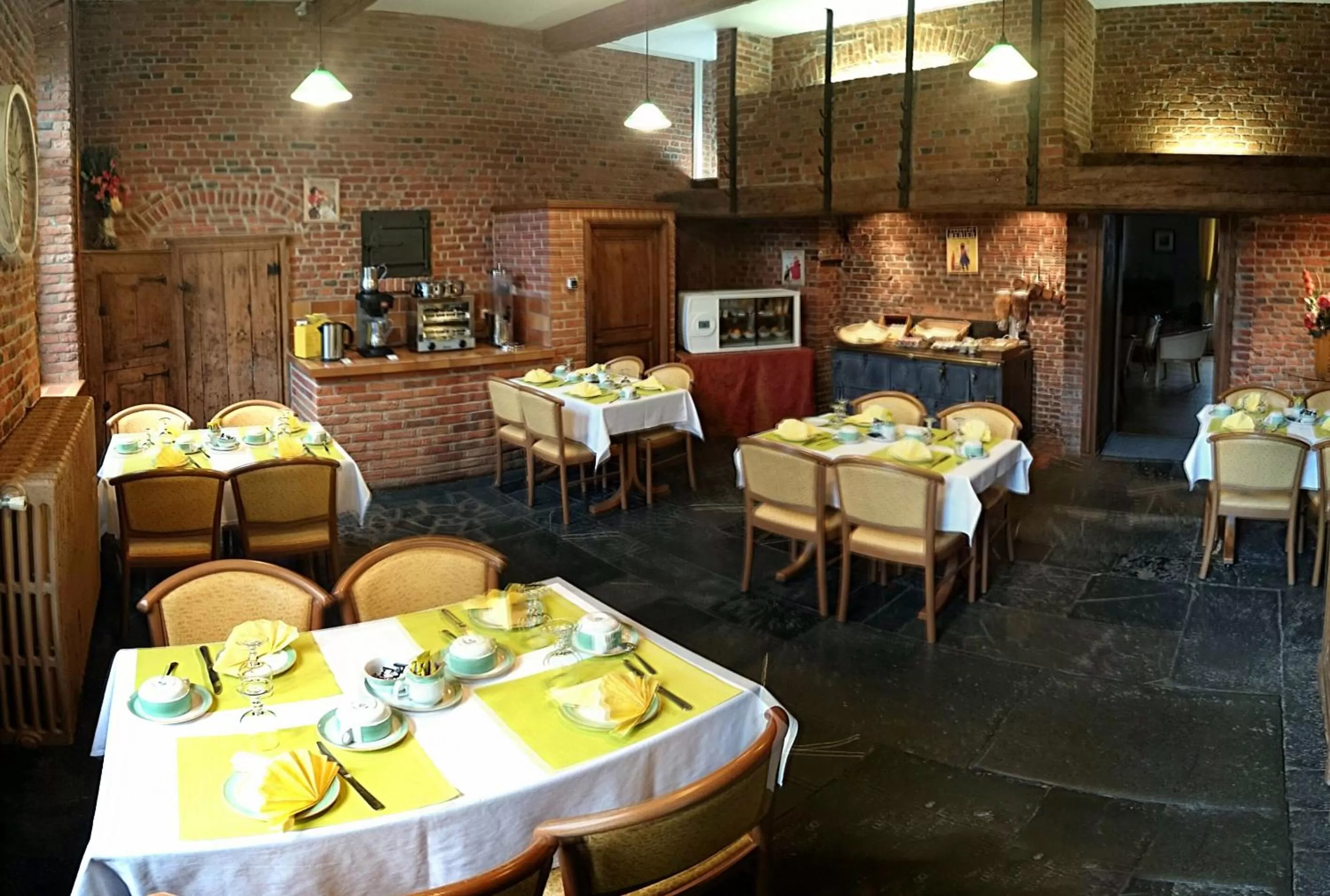 Restaurant/Places to Eat in Centre Bol Vert