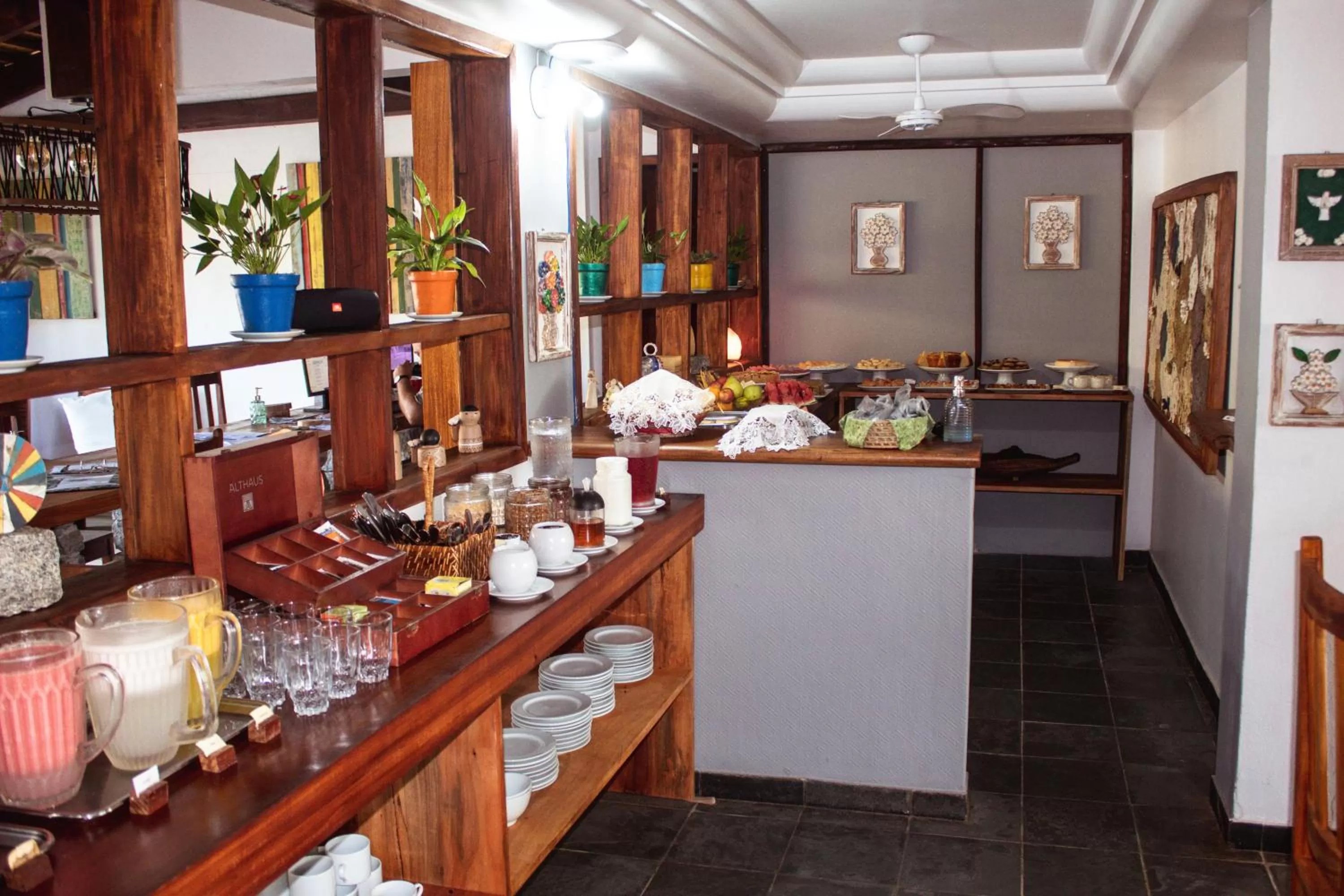 Breakfast, Restaurant/Places to Eat in Pousada dos Hibiscus