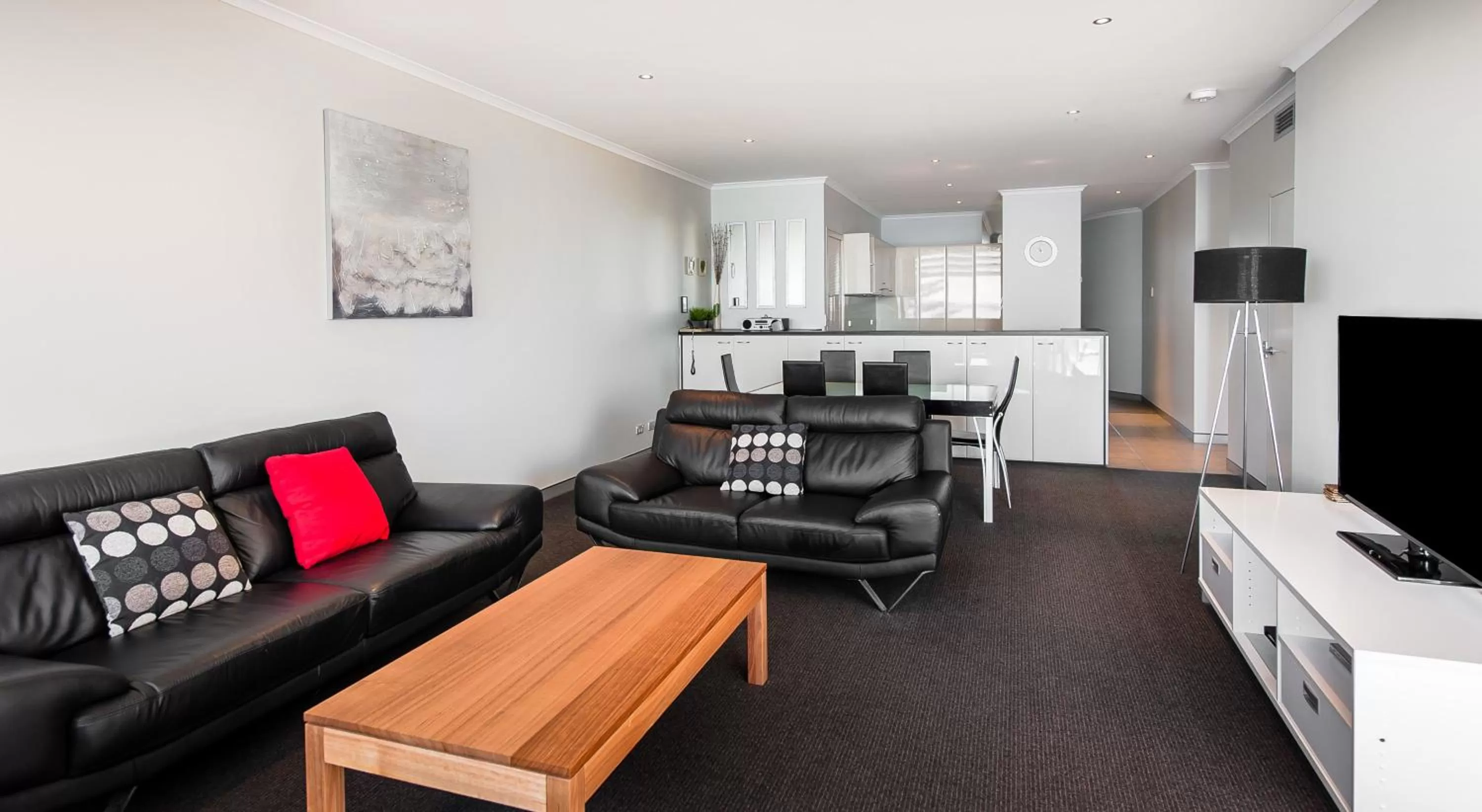 Kitchen or kitchenette in Sandcastle Apartments