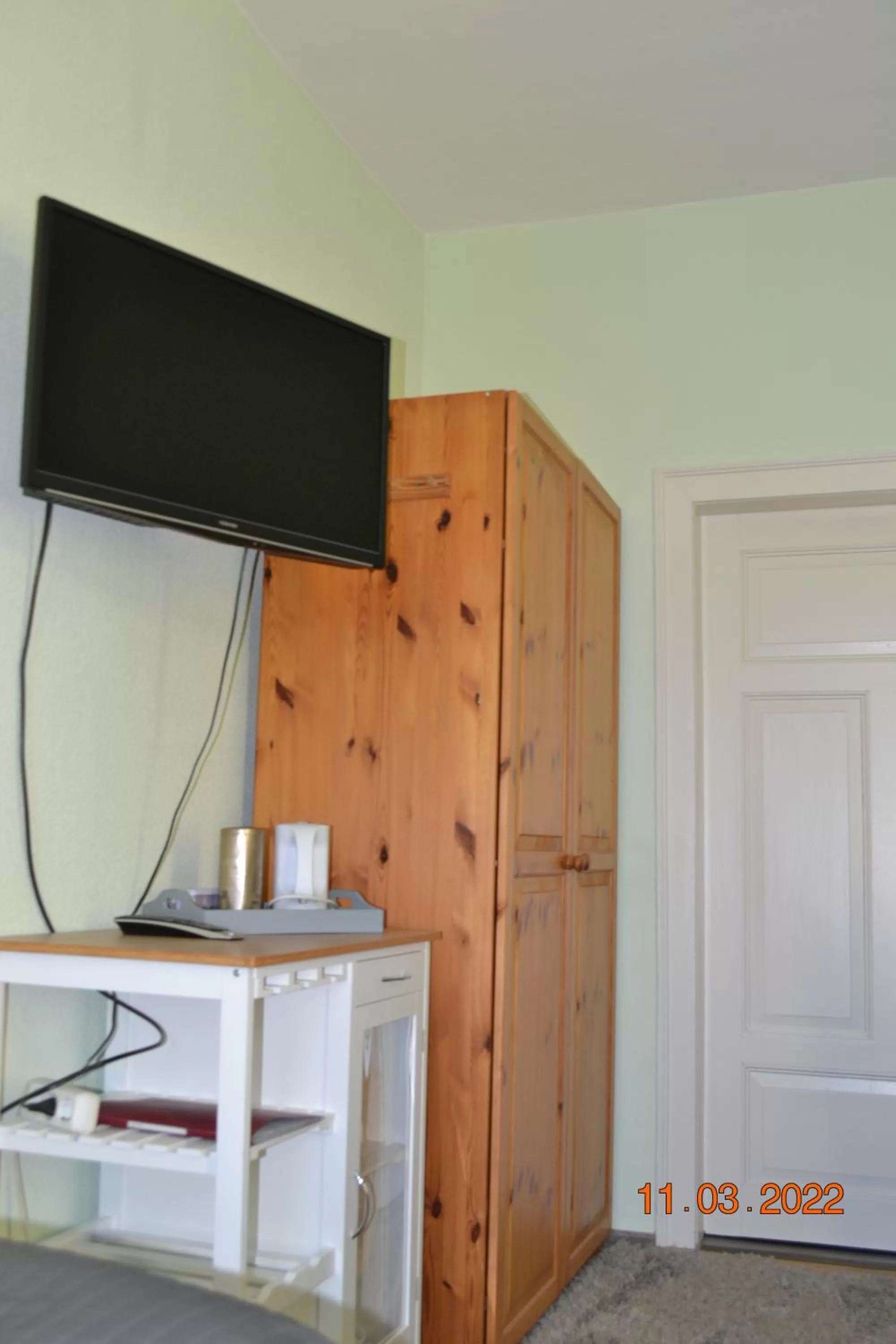 Bedroom, TV/Entertainment Center in Landgasthaus Queen Victoria