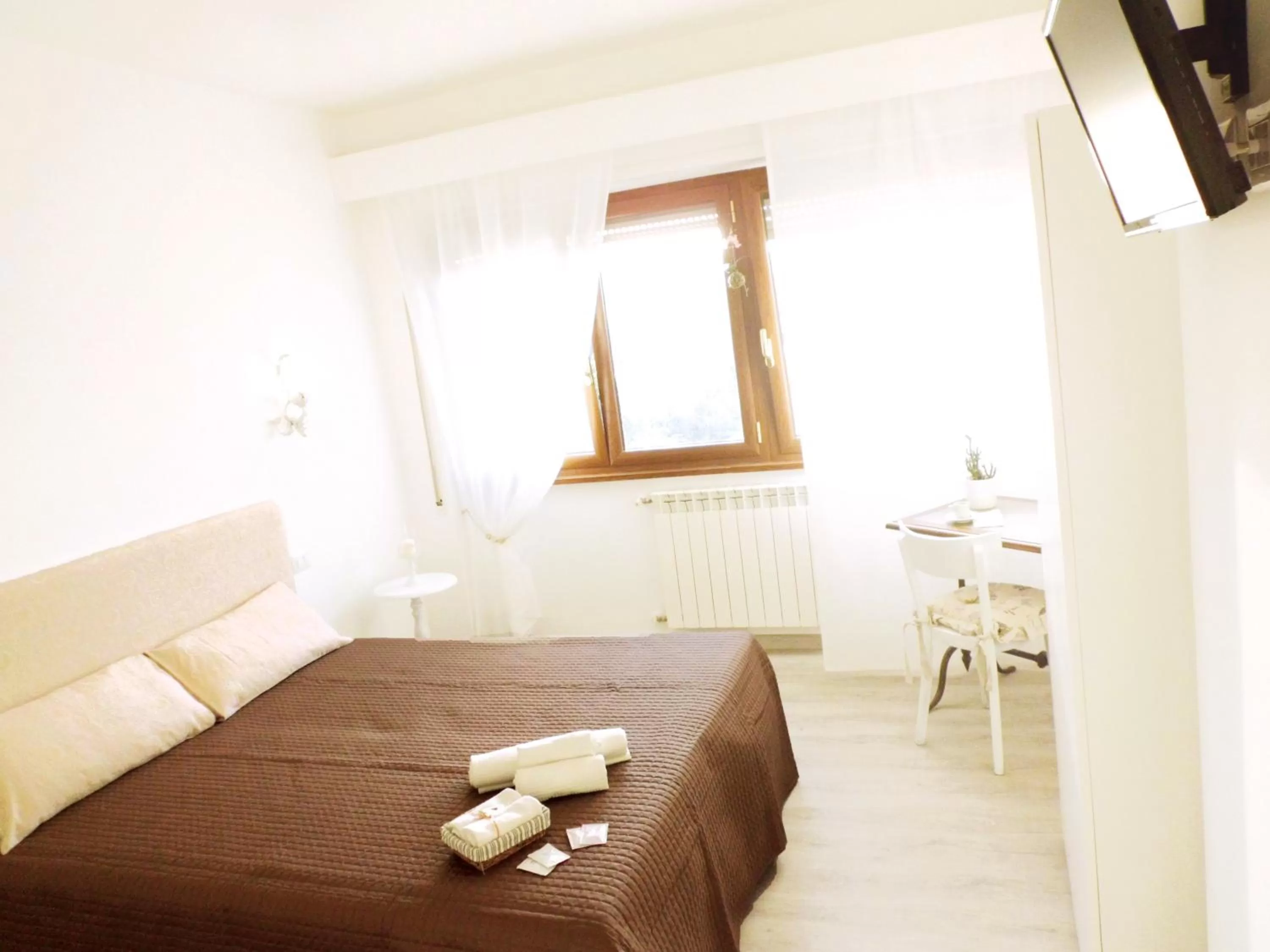 Bathroom, Bed in B&B More Than Rome