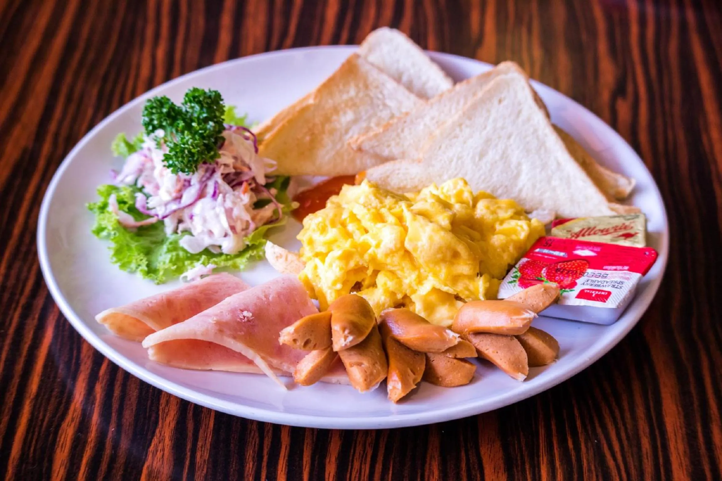 Breakfast in Sakulchai Place