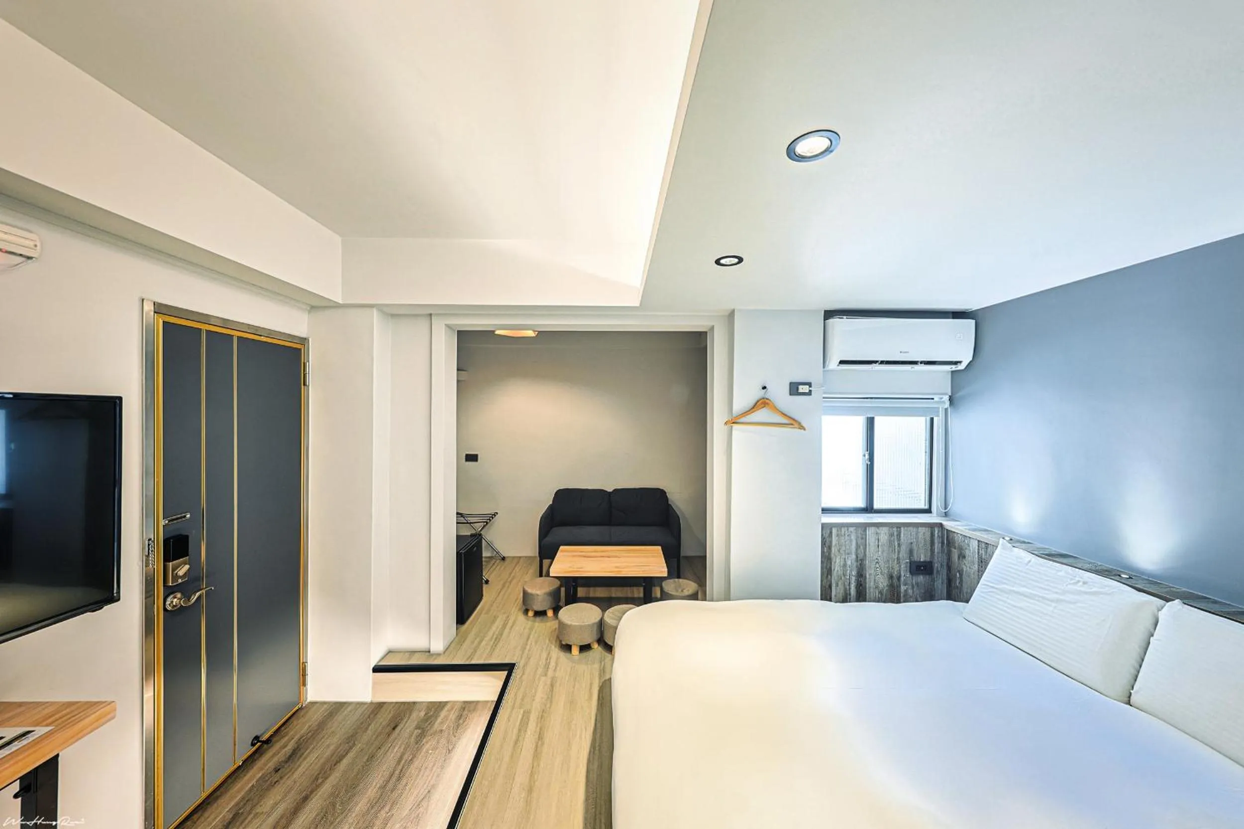 Seating area, Bed in 亞馨文旅 近東大門夜市 有免費停車場 可自助入住