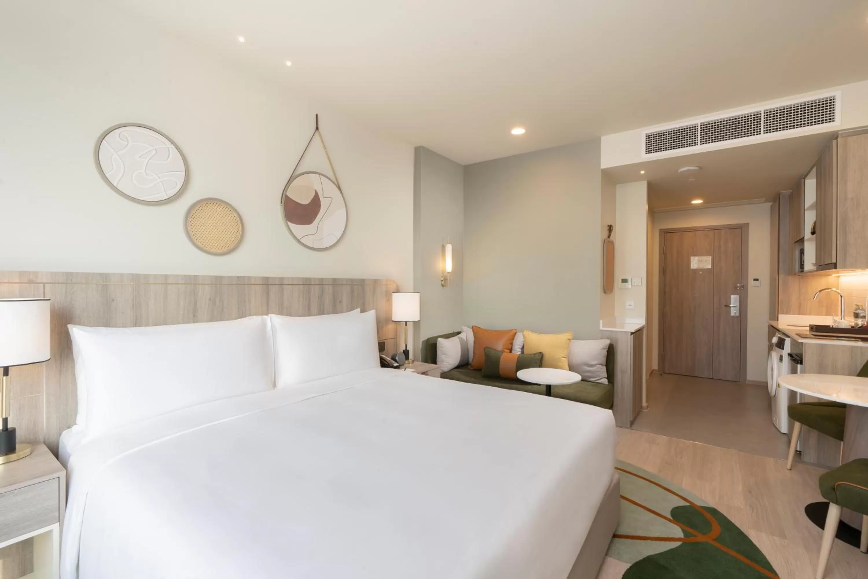 Bed in Staybridge Suites Bangkok Sukhumvit by IHG