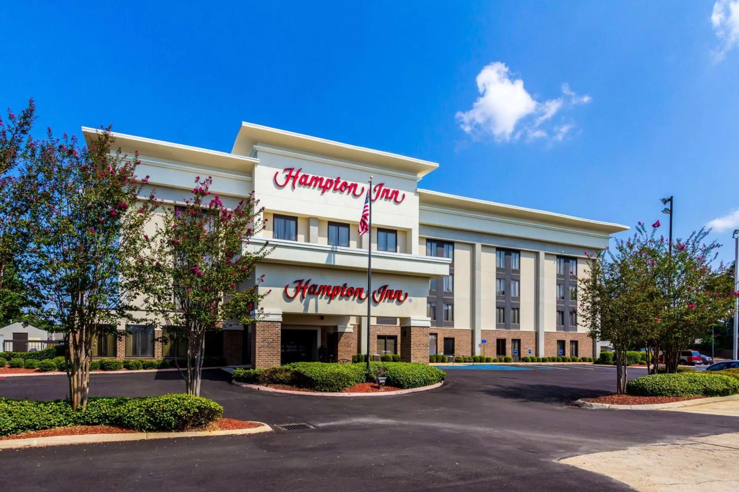 Property building in Hampton Inn Jackson Pearl Intrntl Airport