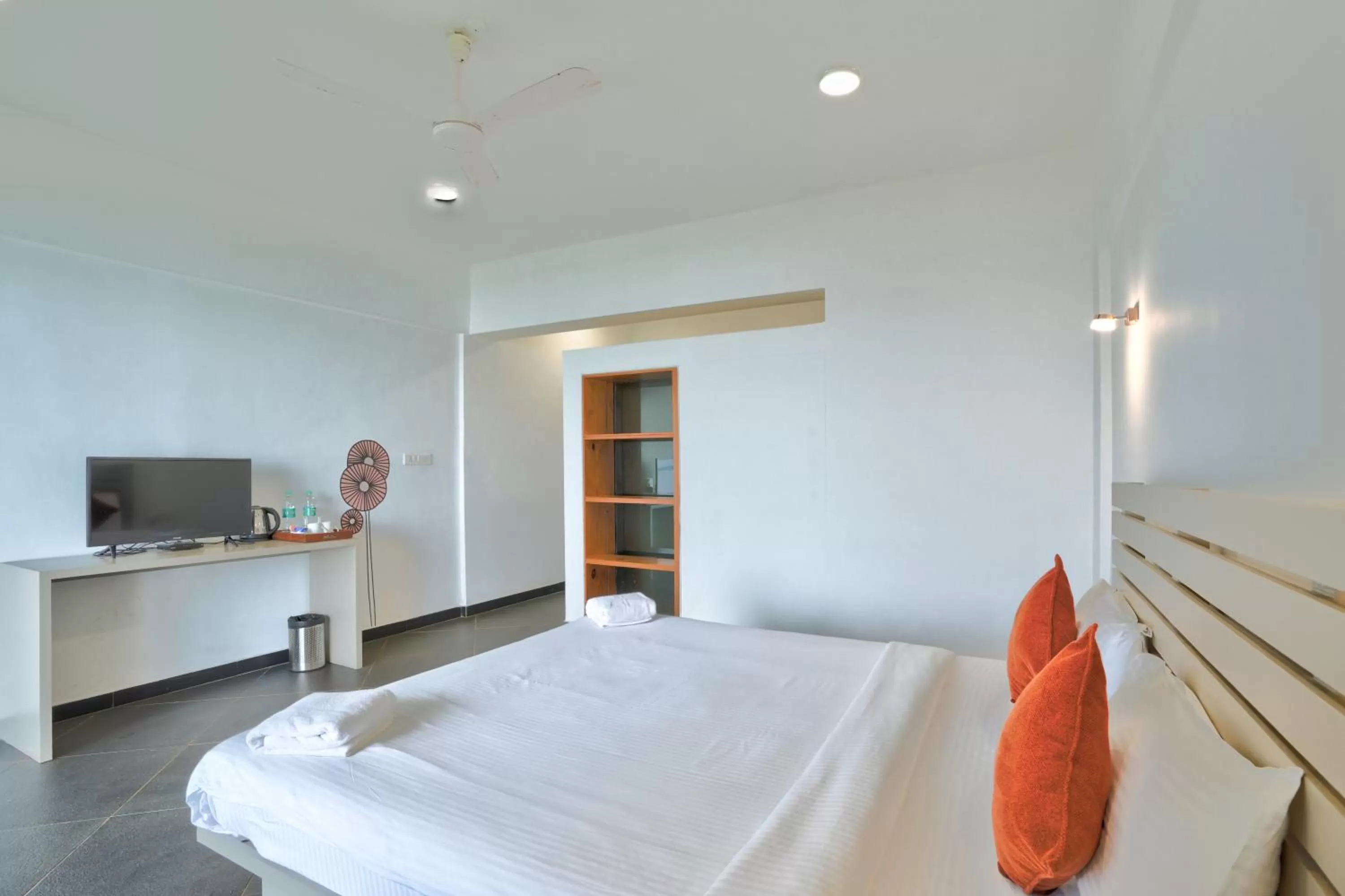 Photo of the whole room, Bed in Blu Missel By The River