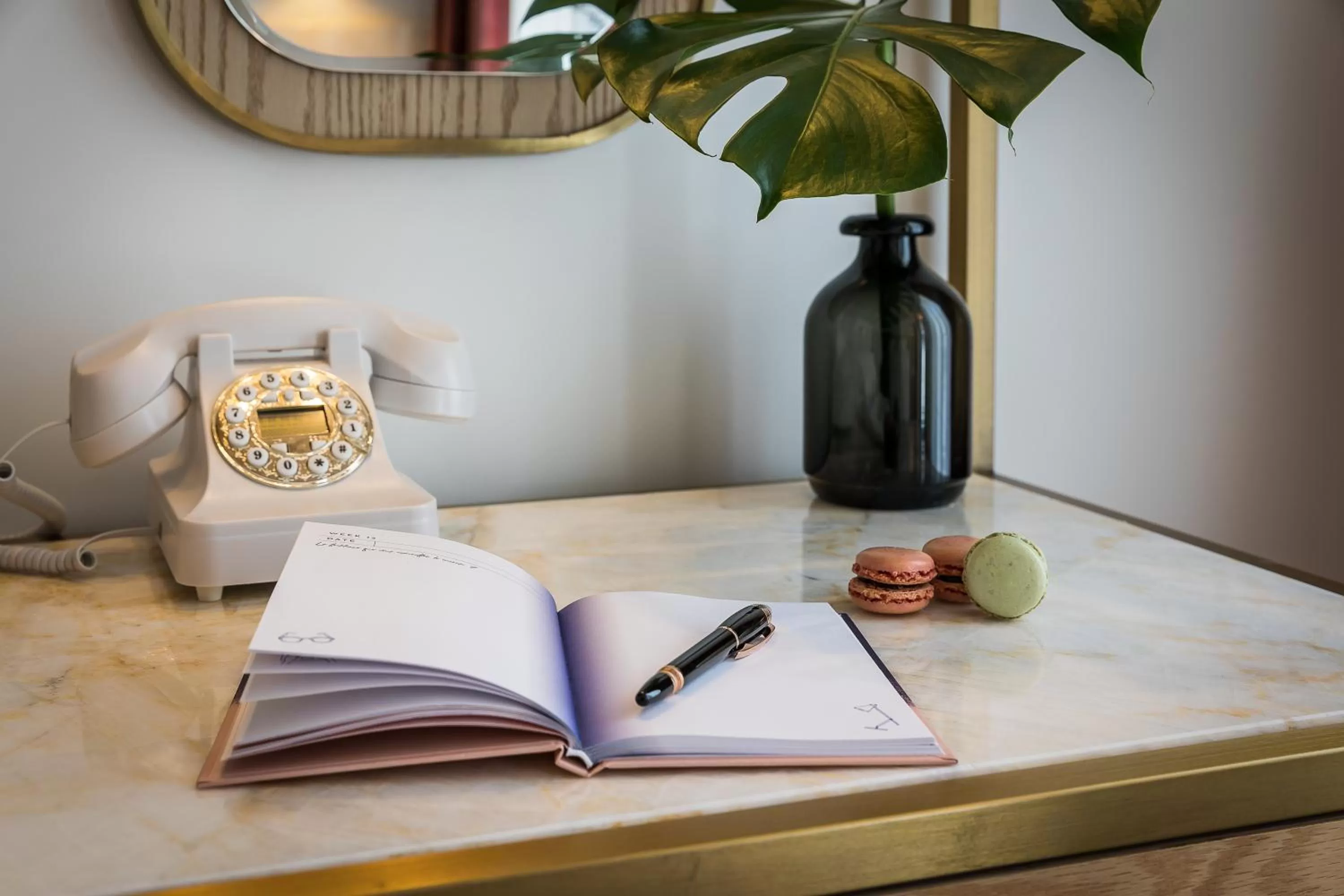 Decorative detail in Rose Bourbon