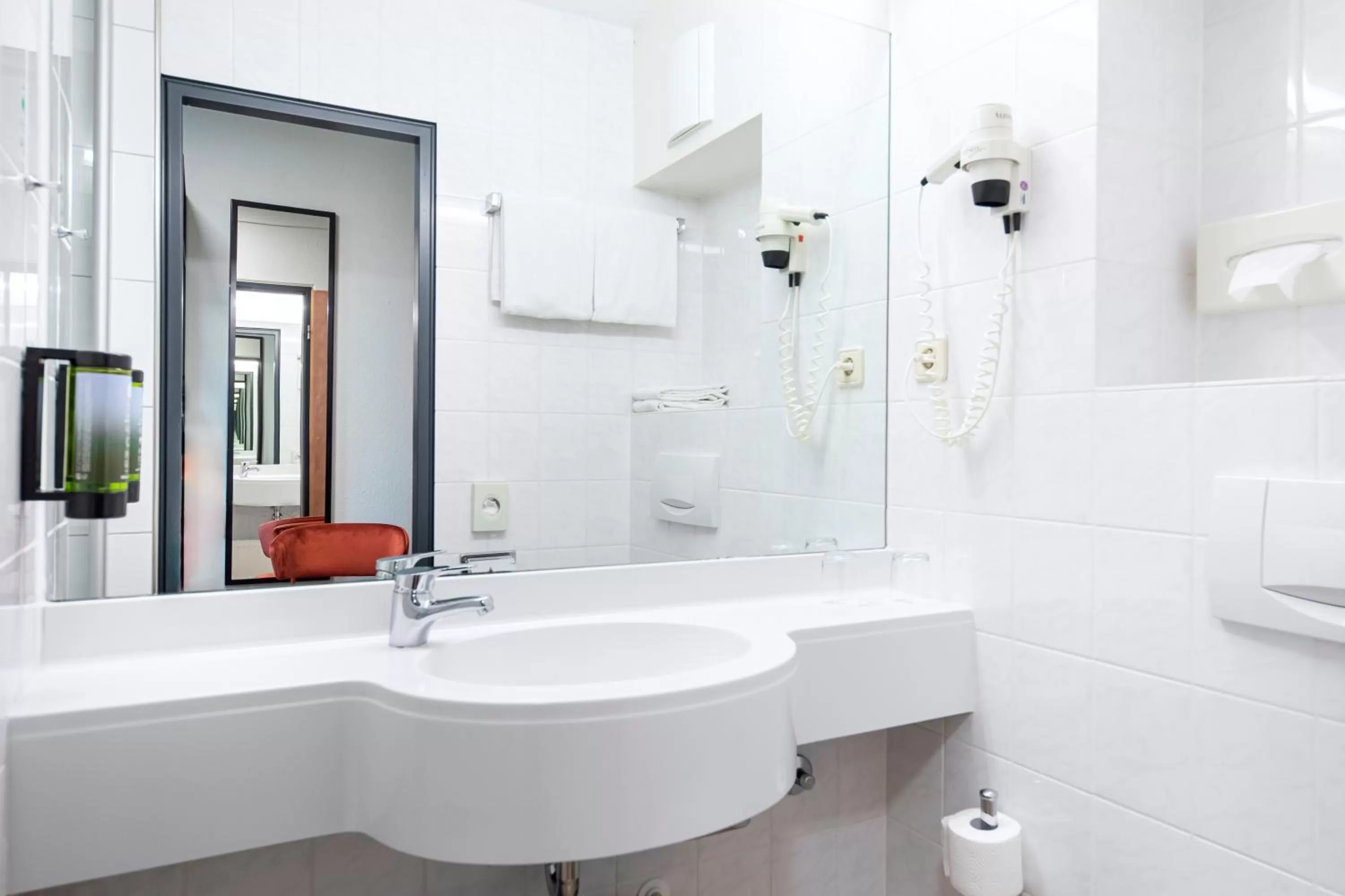 Bathroom in ACHAT Hotel Monheim am Rhein