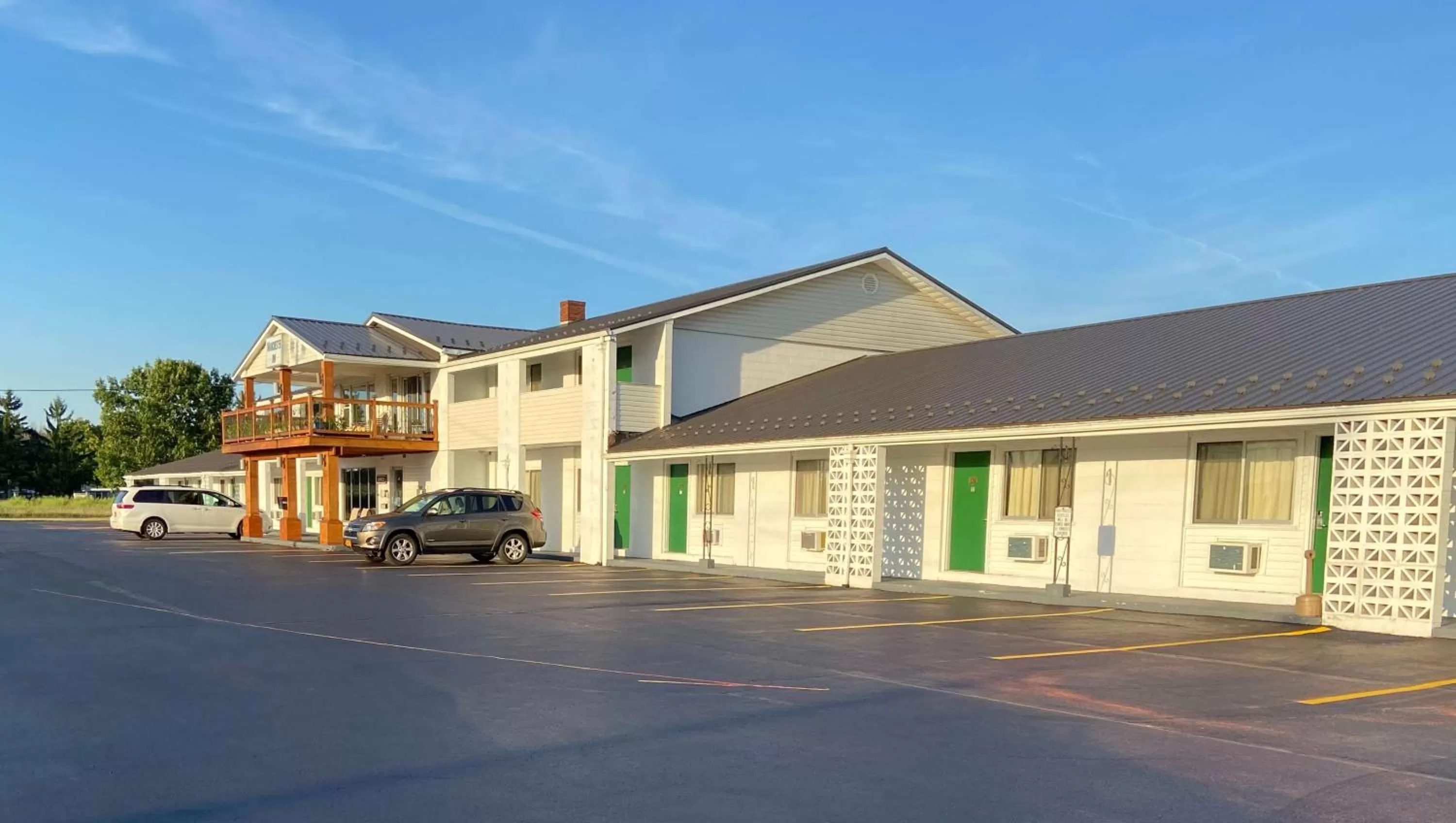 Property building in Rodeway Inn Manchester I-90