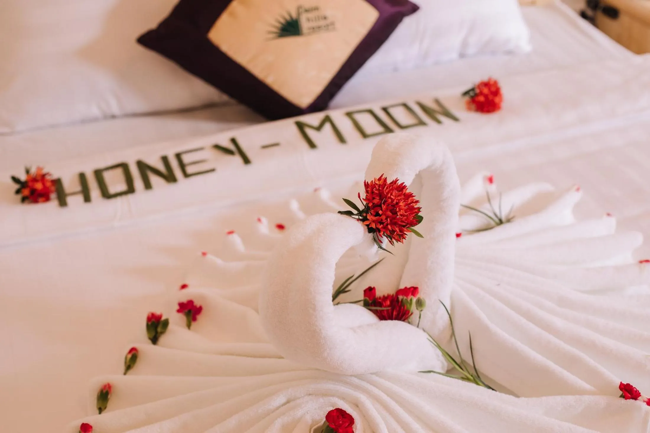 Decorative detail, Bed in Palm Hills Resort