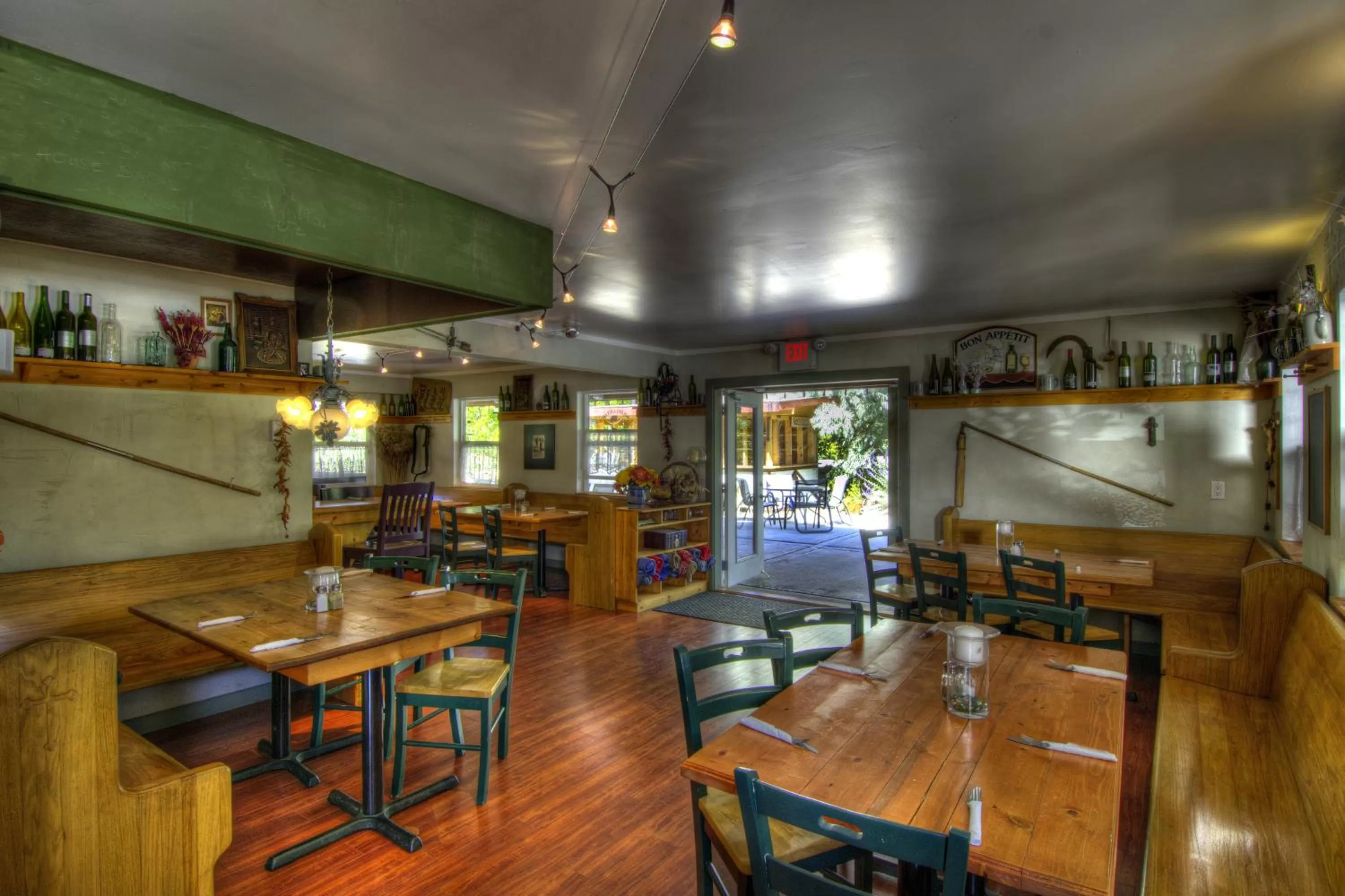 Restaurant/places to eat in Crowsnest Vineyards Guesthouse