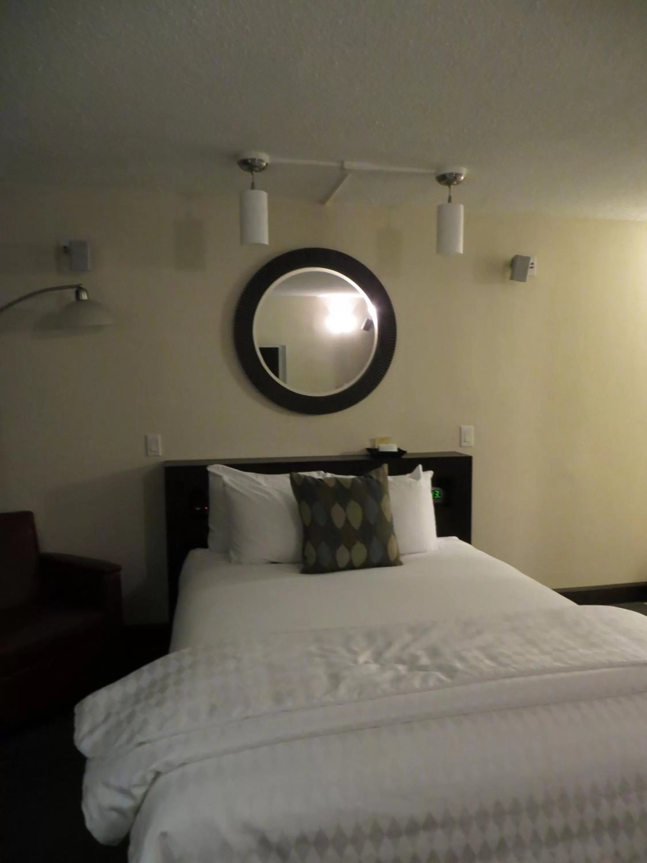 Bed in Mark Twain Hotel