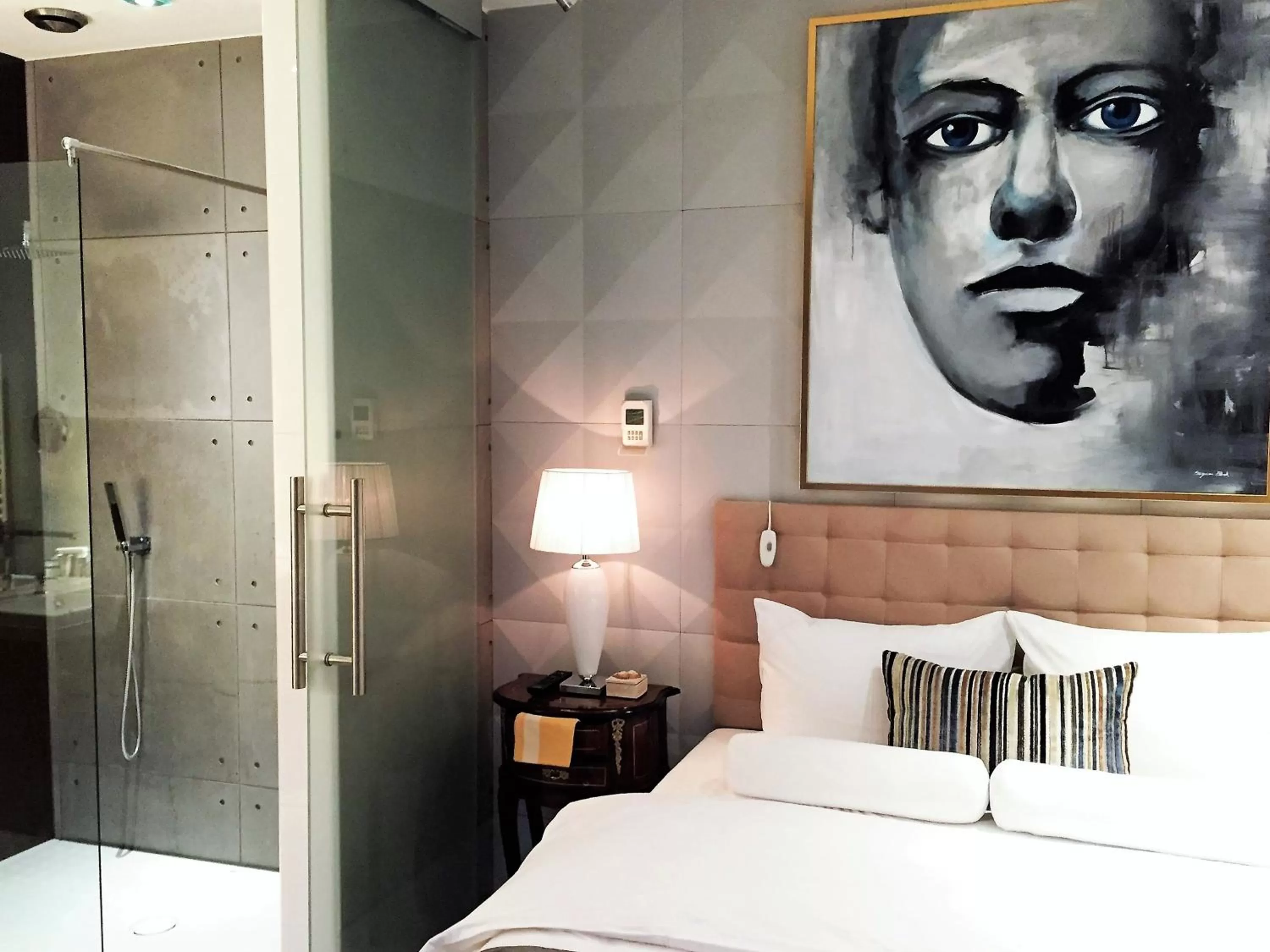 Bathroom, Bed in Luxury Suites & Apartments MONDRIAN Old Town