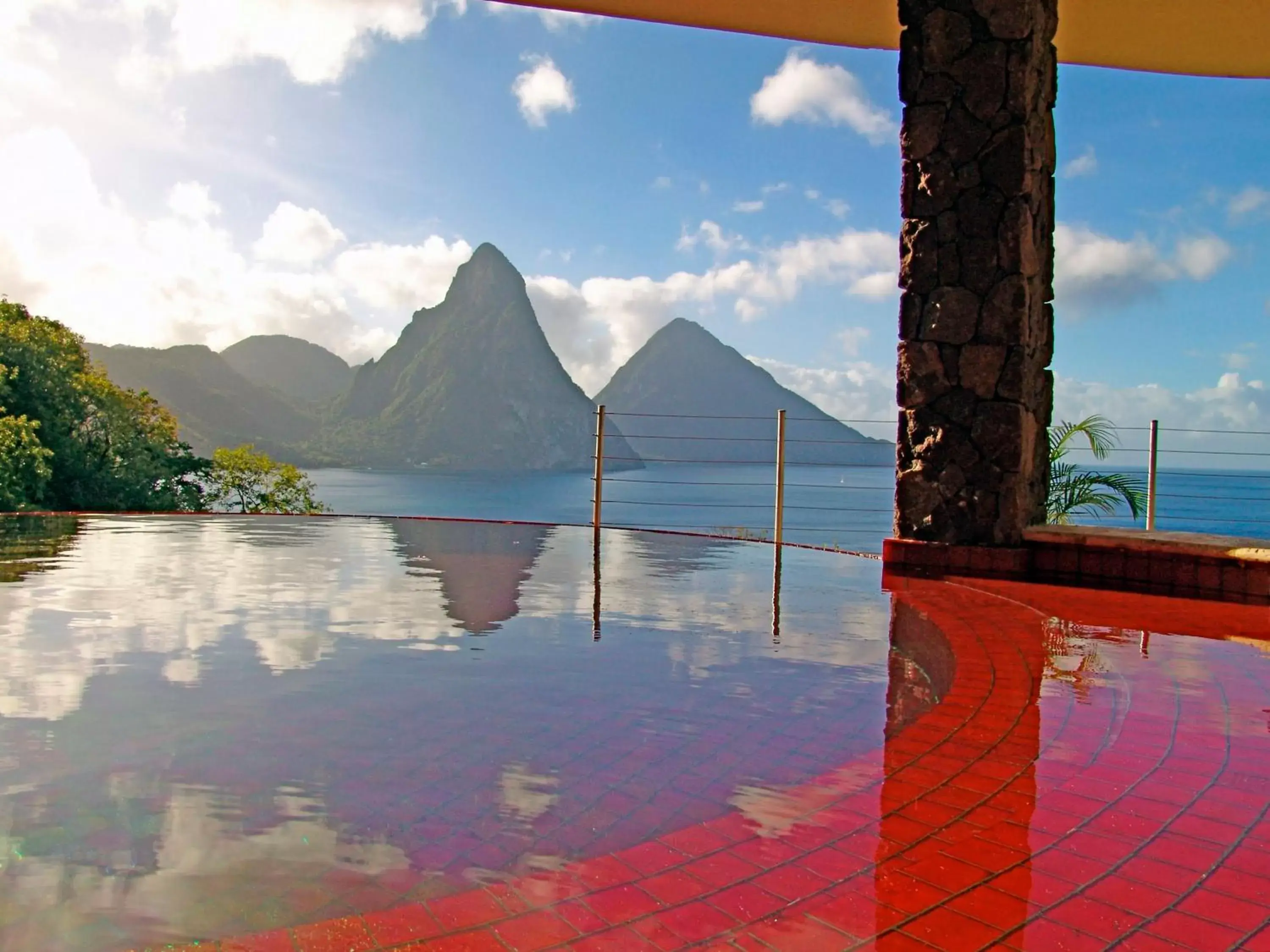 Sun Infinity Pool Sanctuary in Jade Mountain Sun Infinity Pool Sanctuary in Jade Mountain