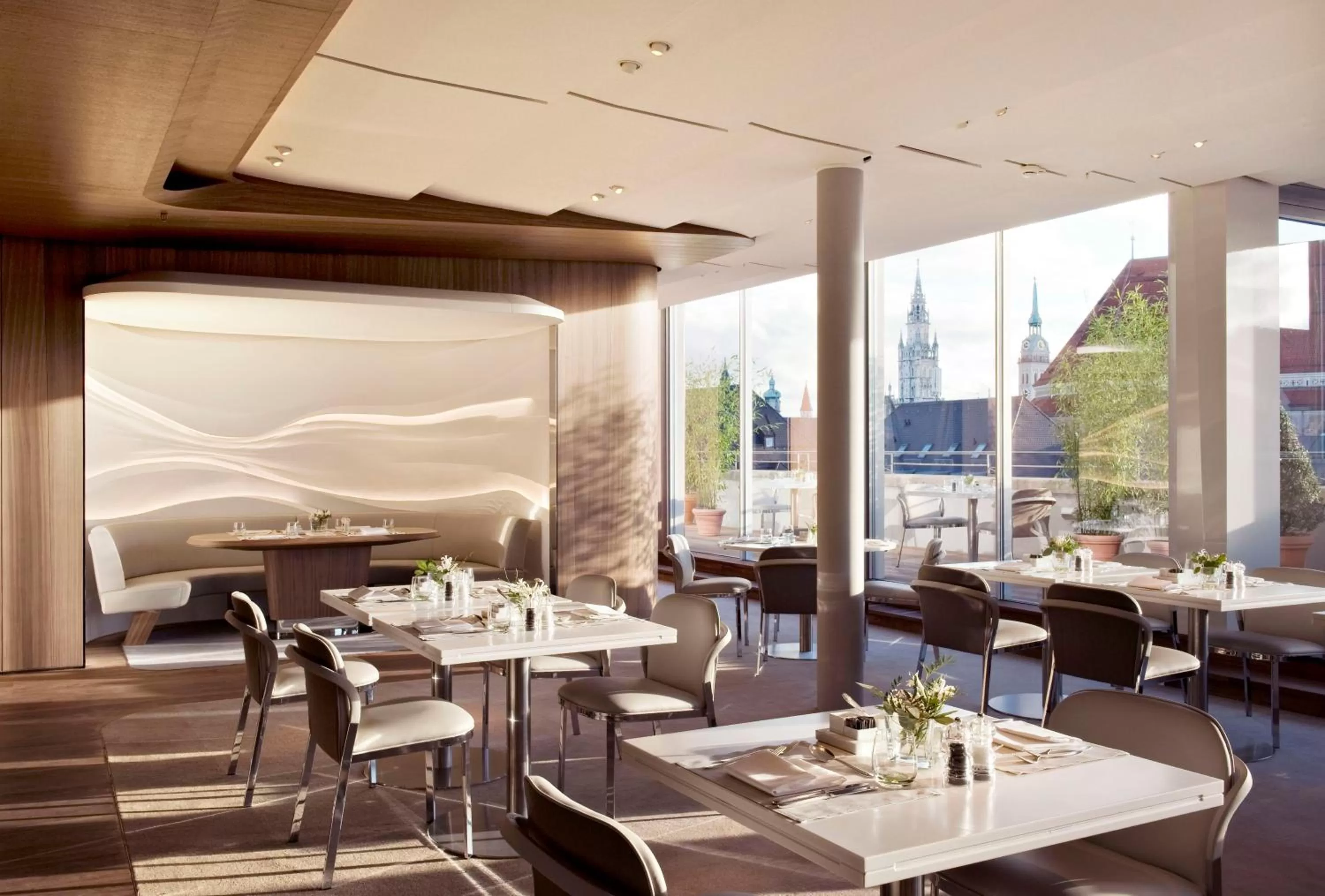 Restaurant/places to eat in Hotel Bayerischer Hof