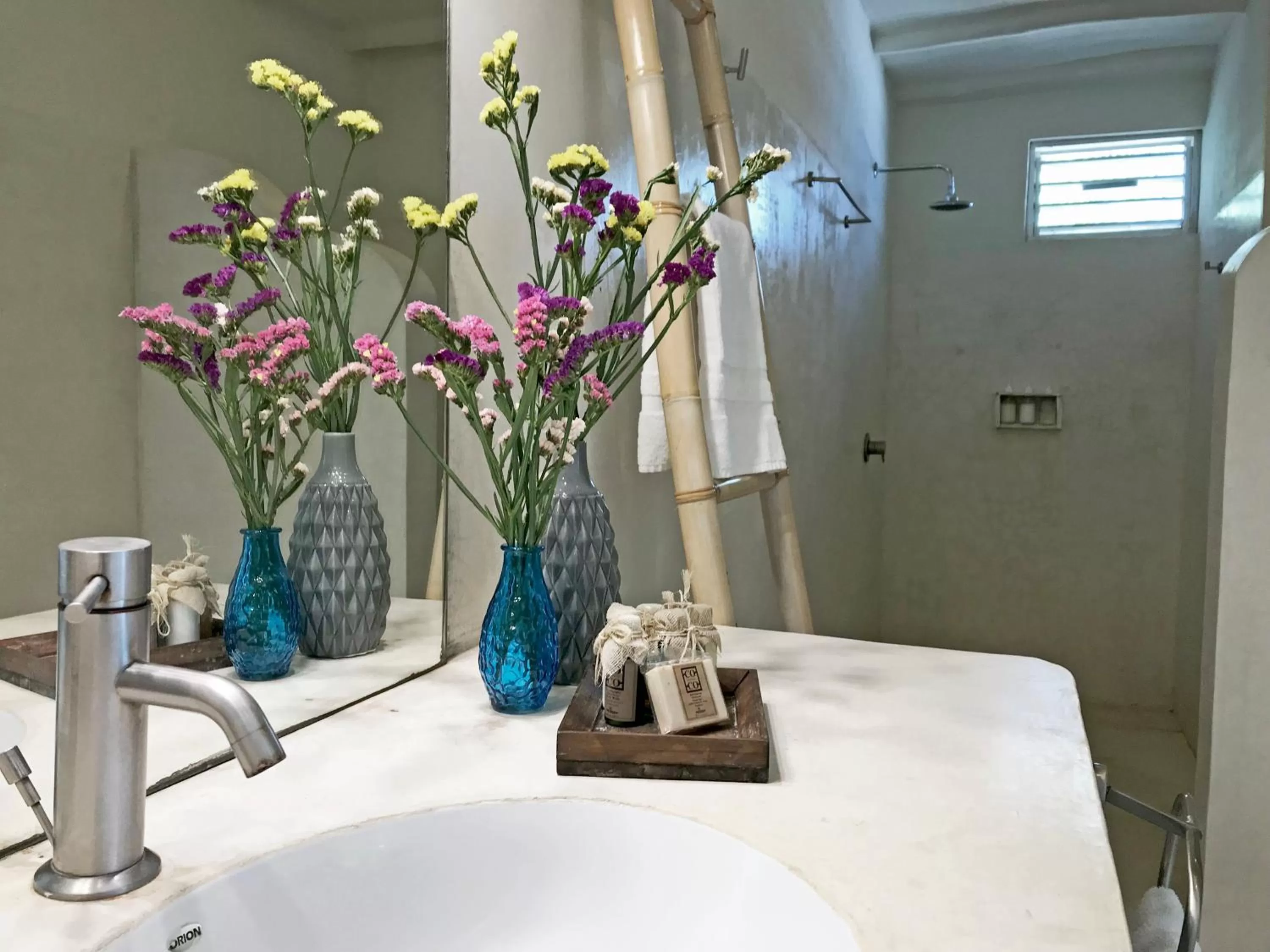 Shower in Coco Unlimited