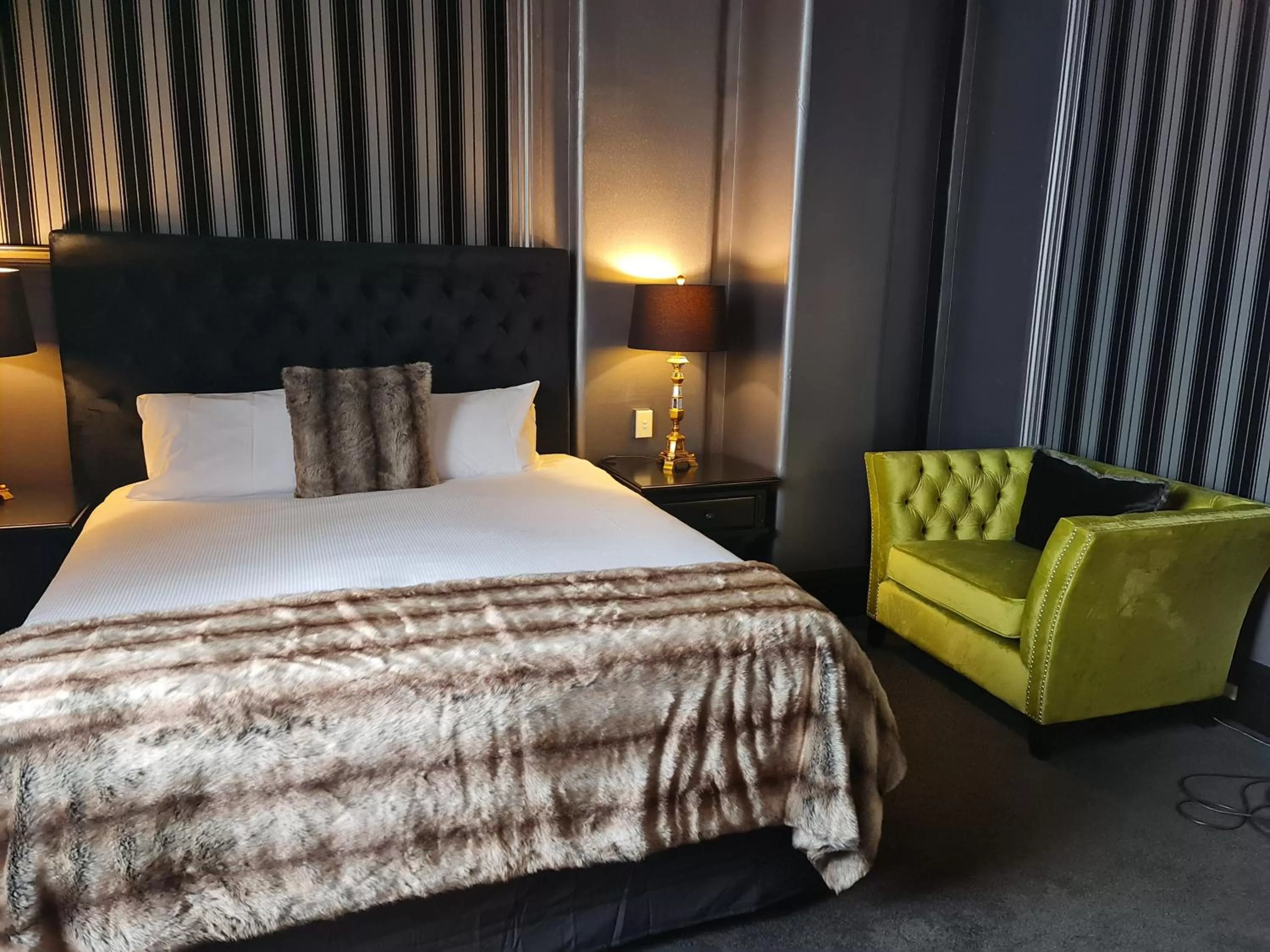 Bedroom, Bed in Hotel D'urville Blenheim