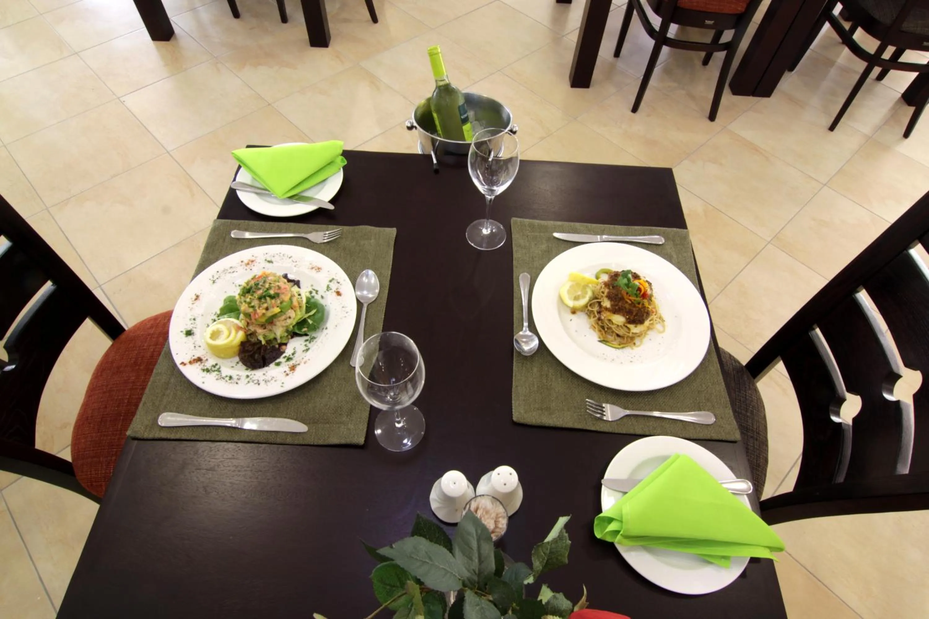 Restaurant/places to eat in Cresta Lodge Gaborone