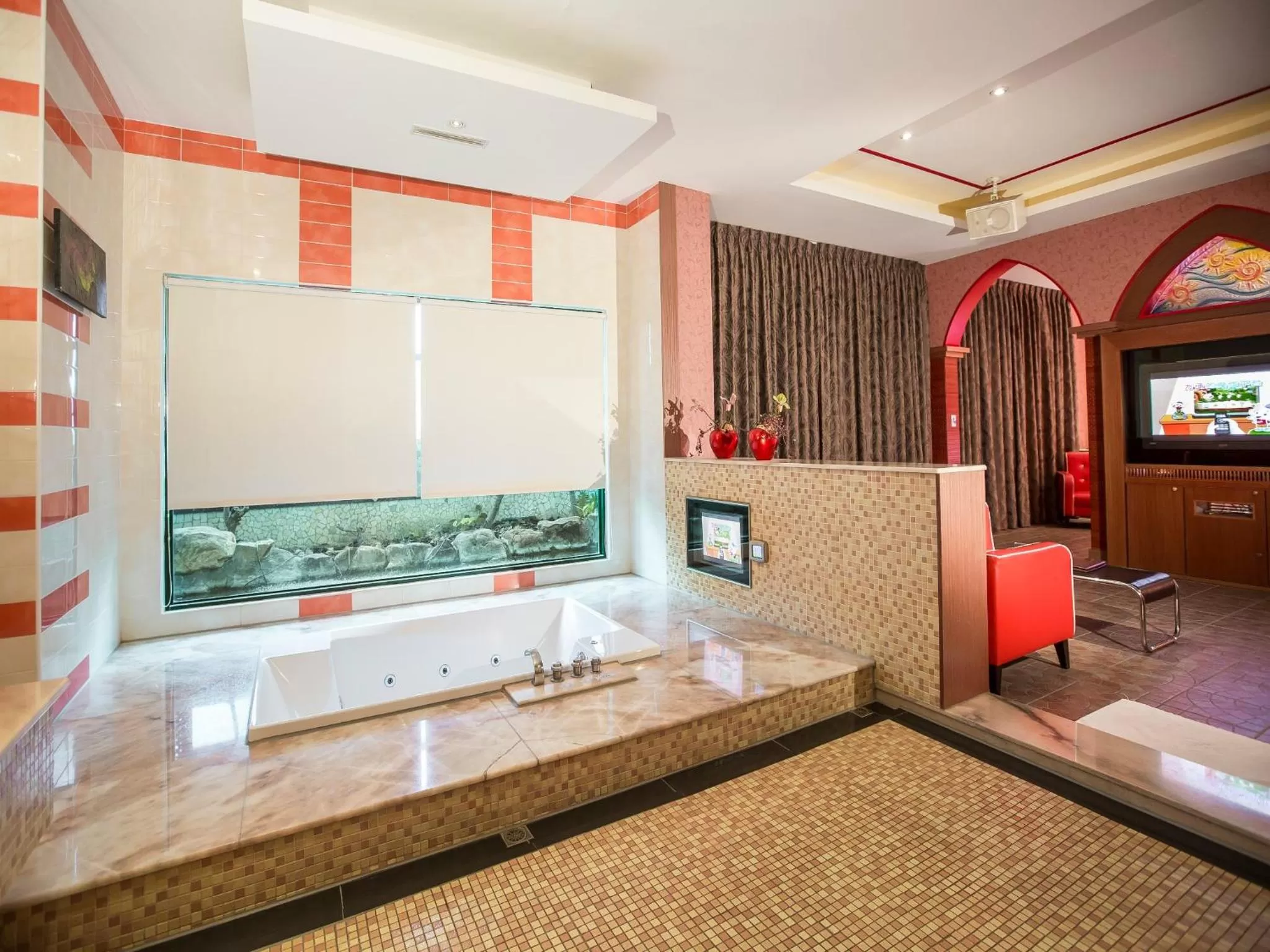 Bathroom, Bed in Moon Area Motel