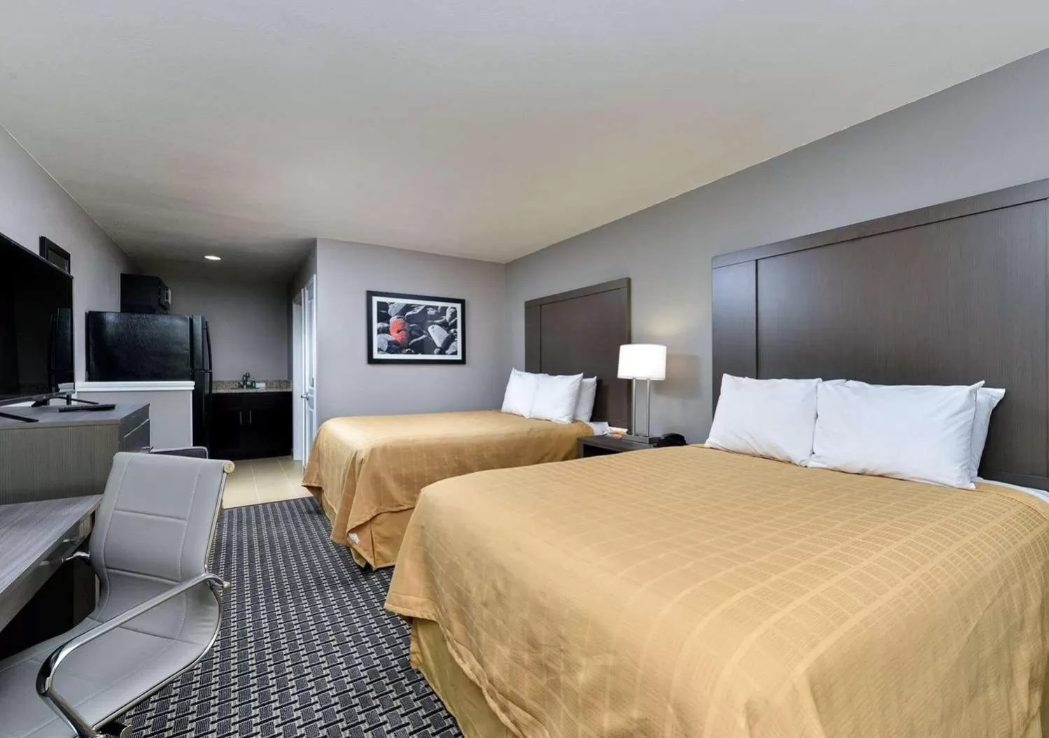 Bed in Scottish Inn & Suites Cotulla, TX