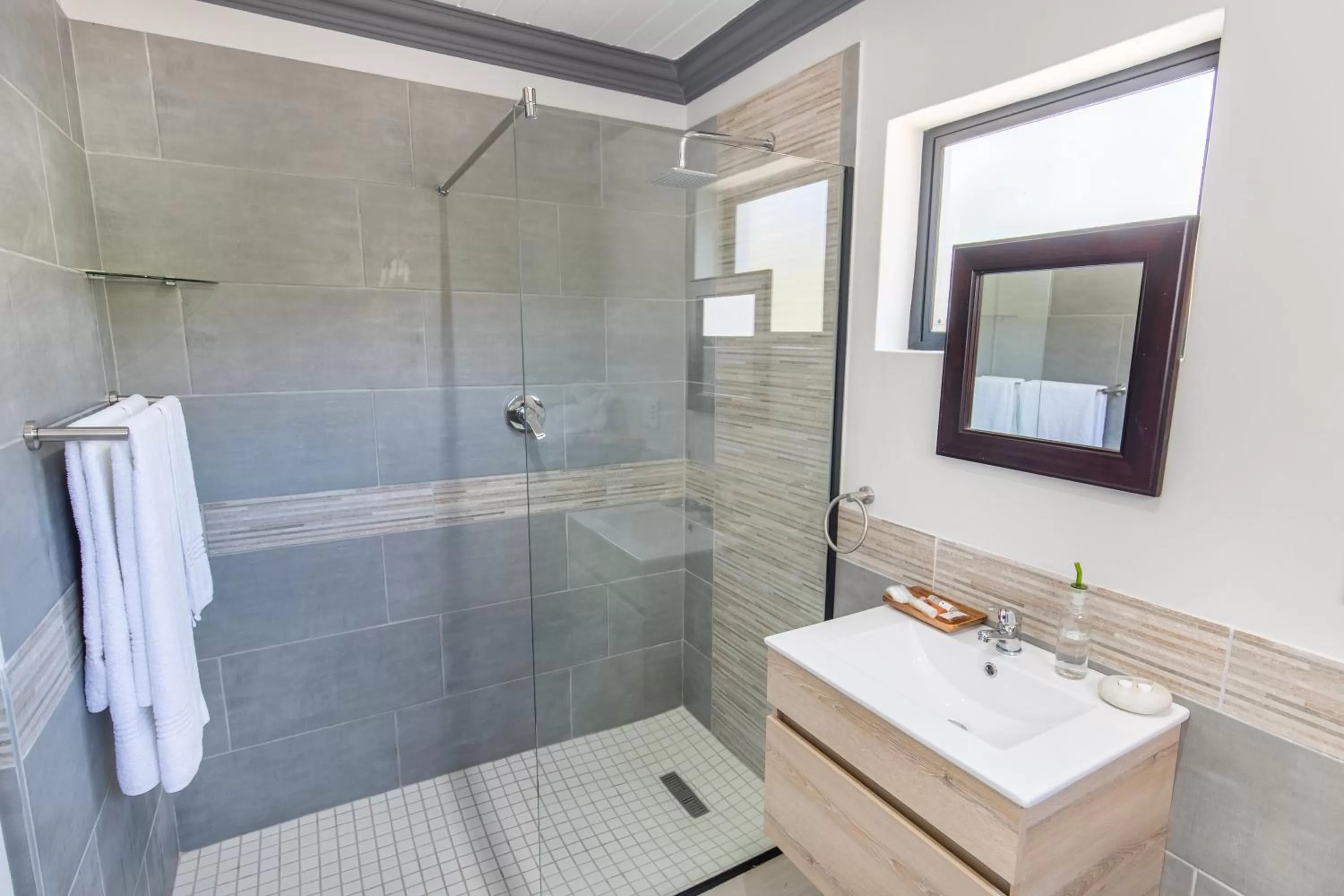 Bathroom in Mimosa Lodge