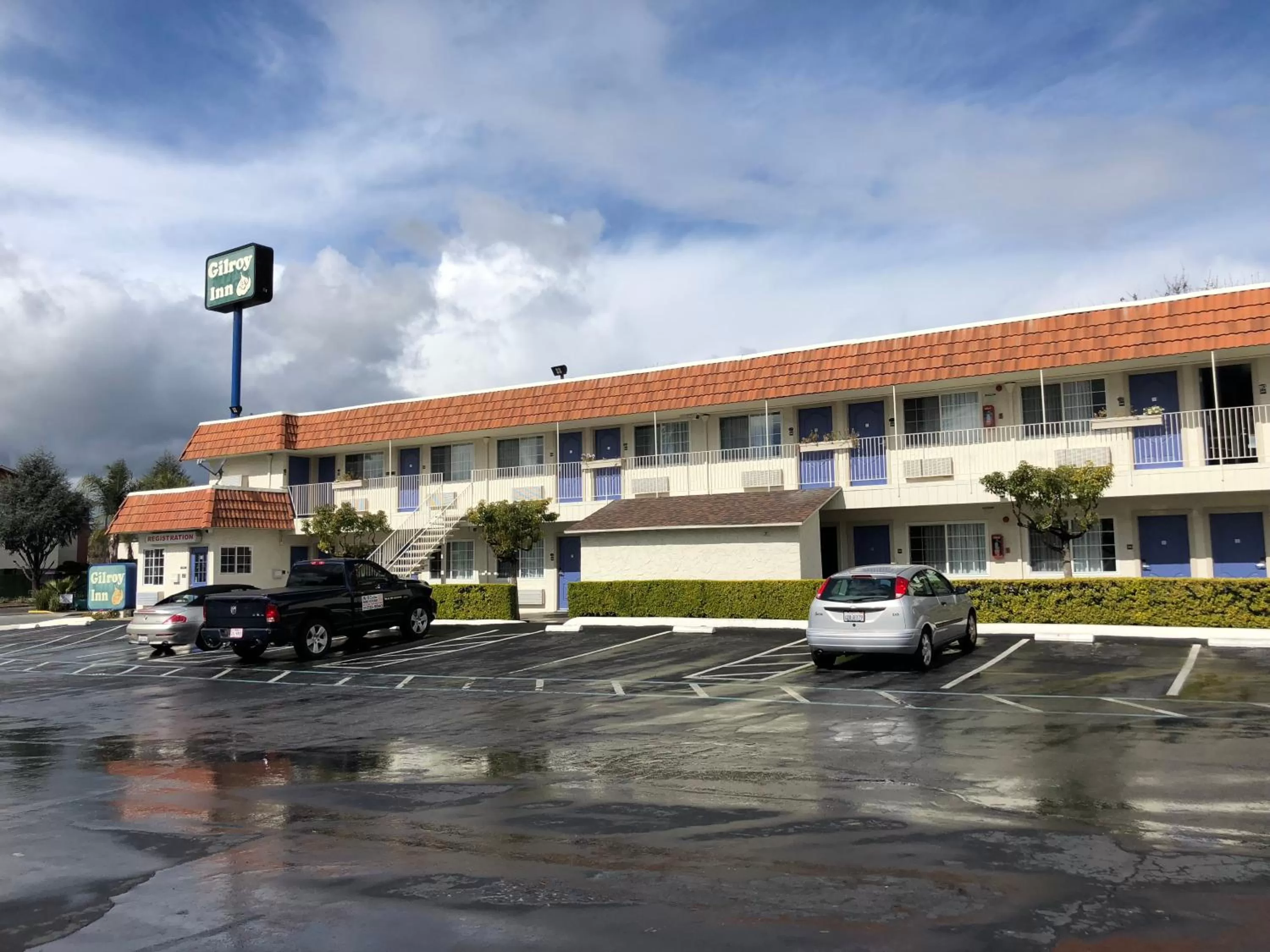 Property building in Gilroy Inn