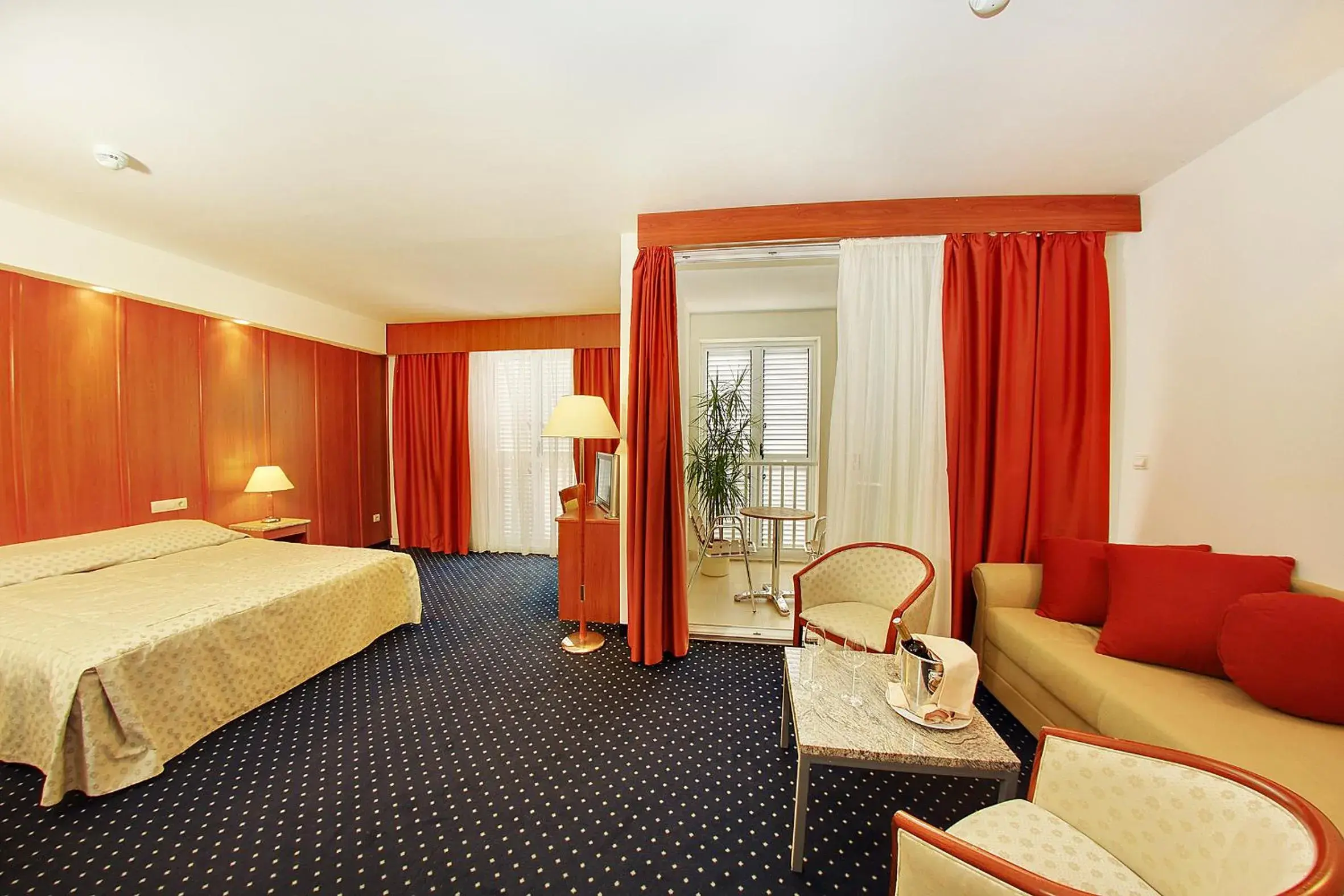 Superior Junior Suite in Marko Polo Hotel by Aminess Superior Junior Suite in Marko Polo Hotel by Aminess